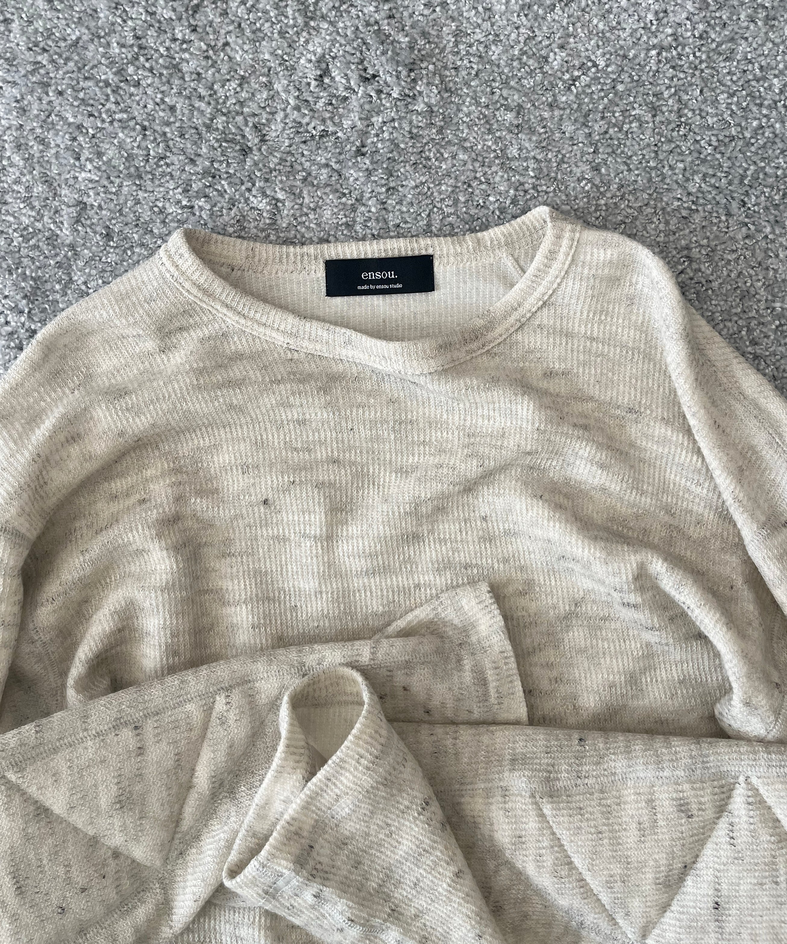 ensou. D-shaped long sleeve tee / a. "OATMEAL"