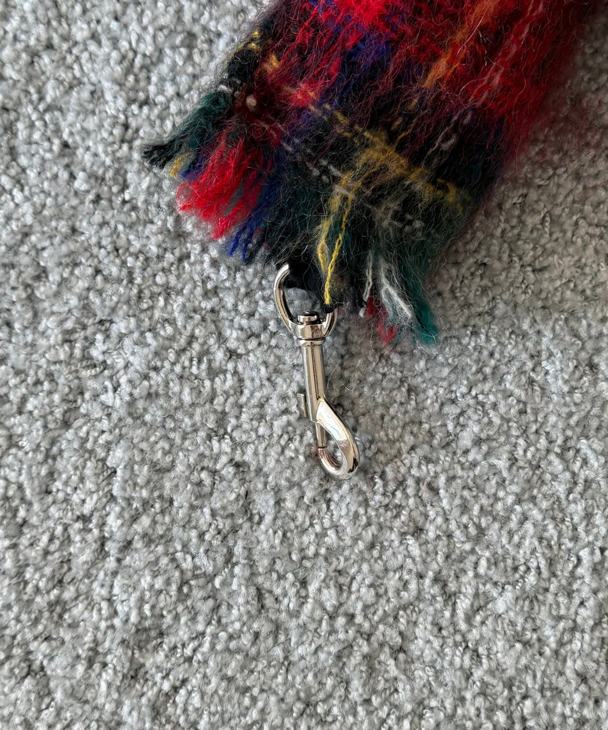 BLESS Mohairbrezel "RED CHECK MOHAIR"