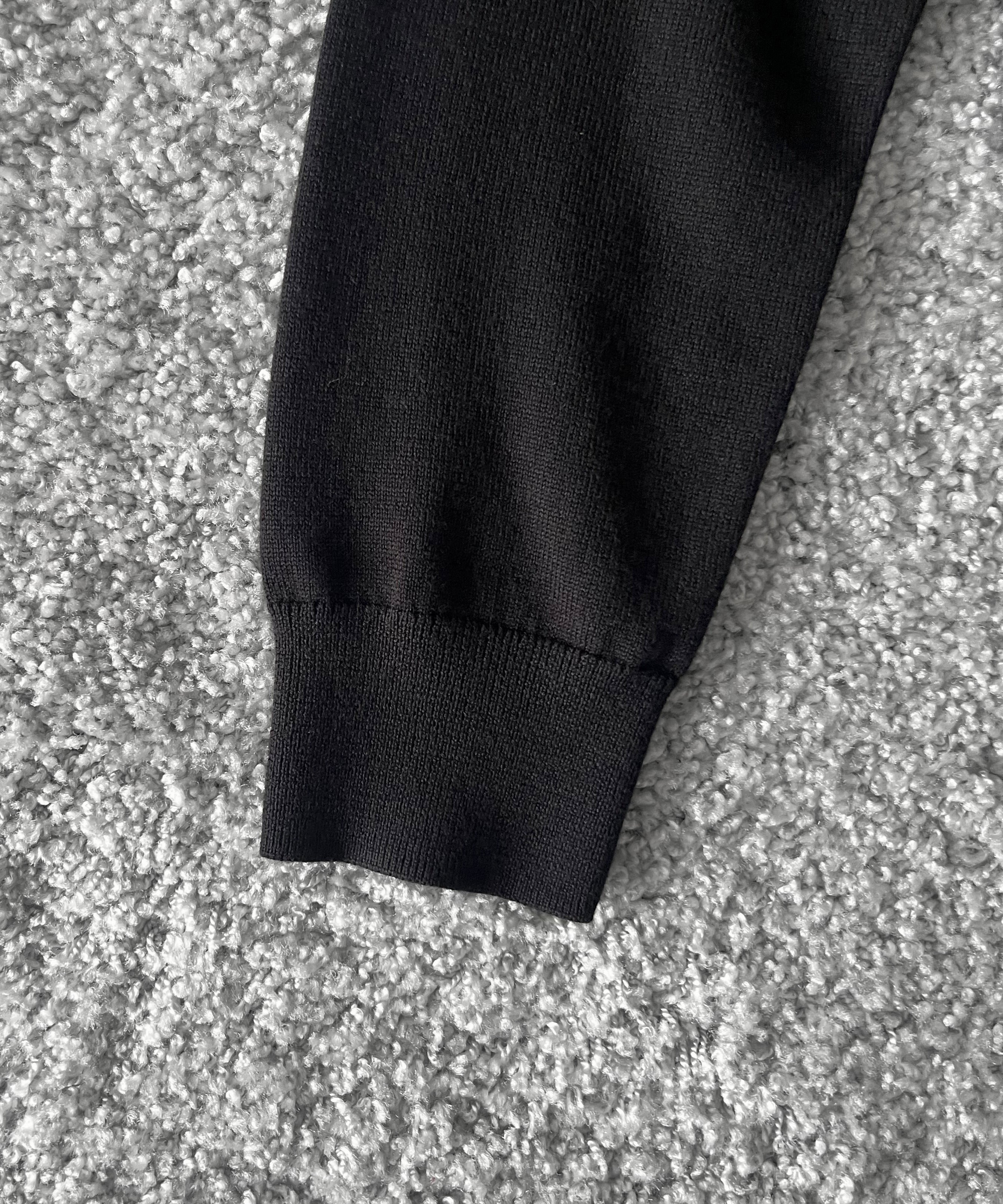 FRED PERRY Classic v neck jumper "BLACK"