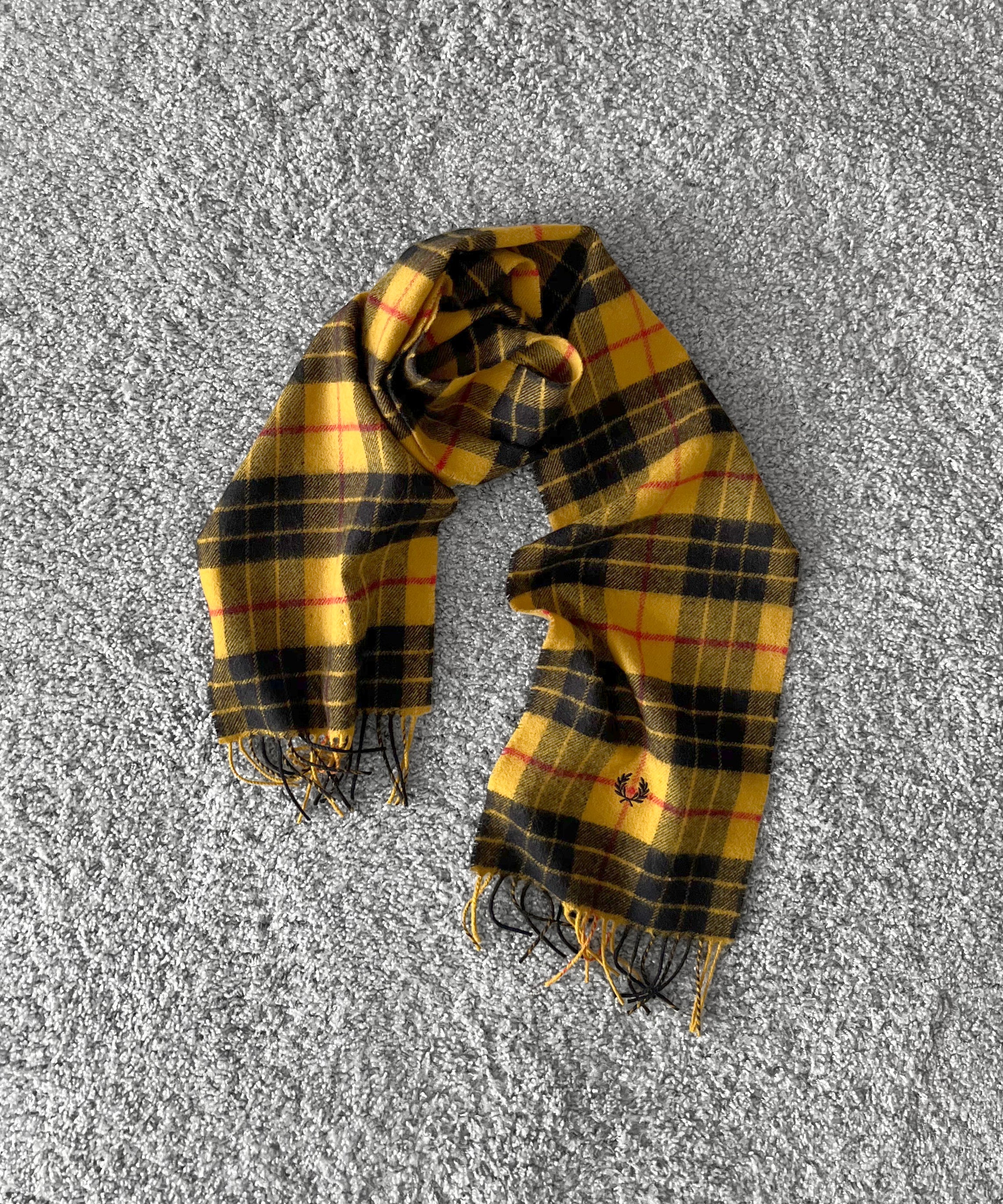 FRED PERRY Lambswool scarf “GOLD”