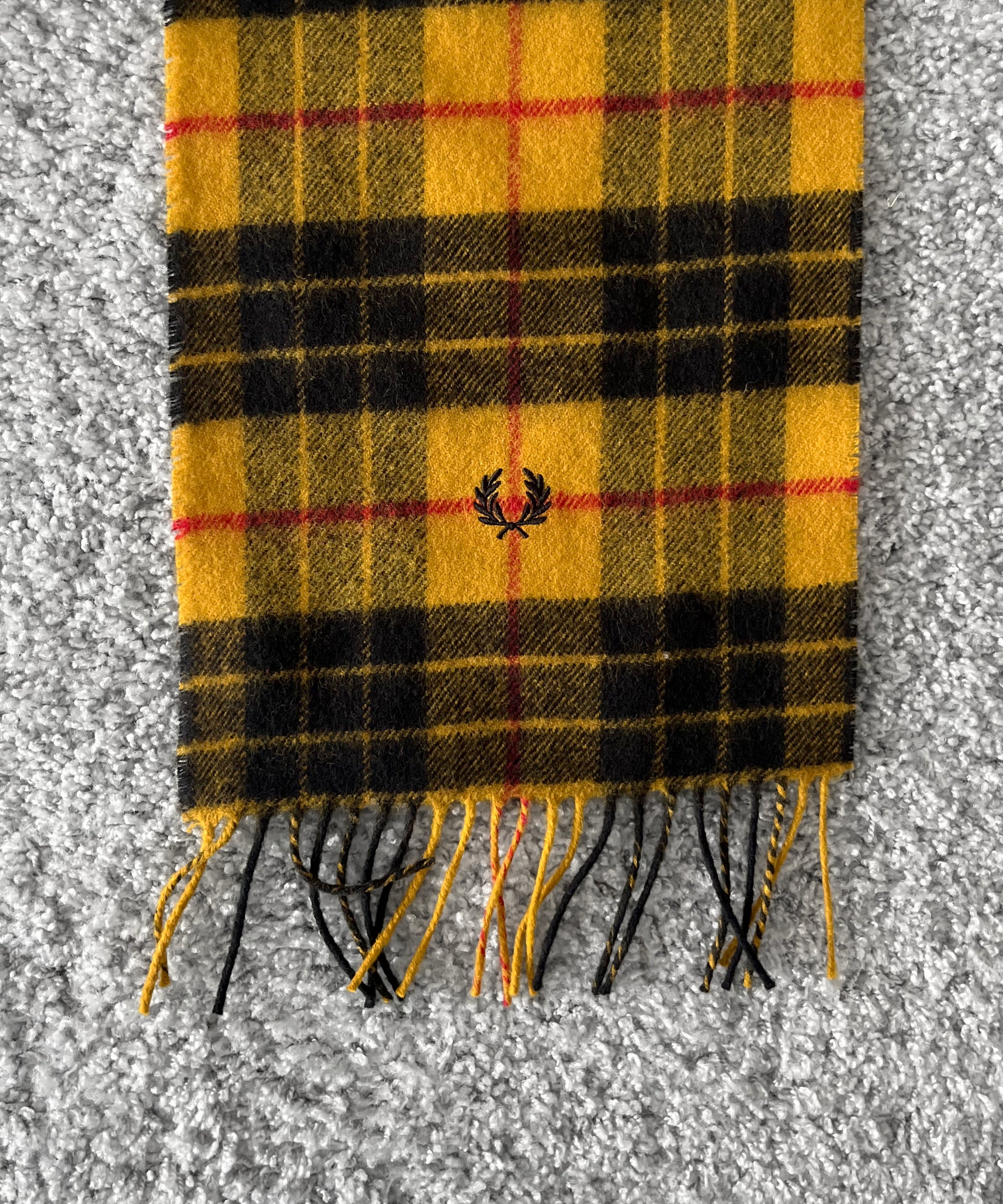 FRED PERRY Lambswool scarf “GOLD”
