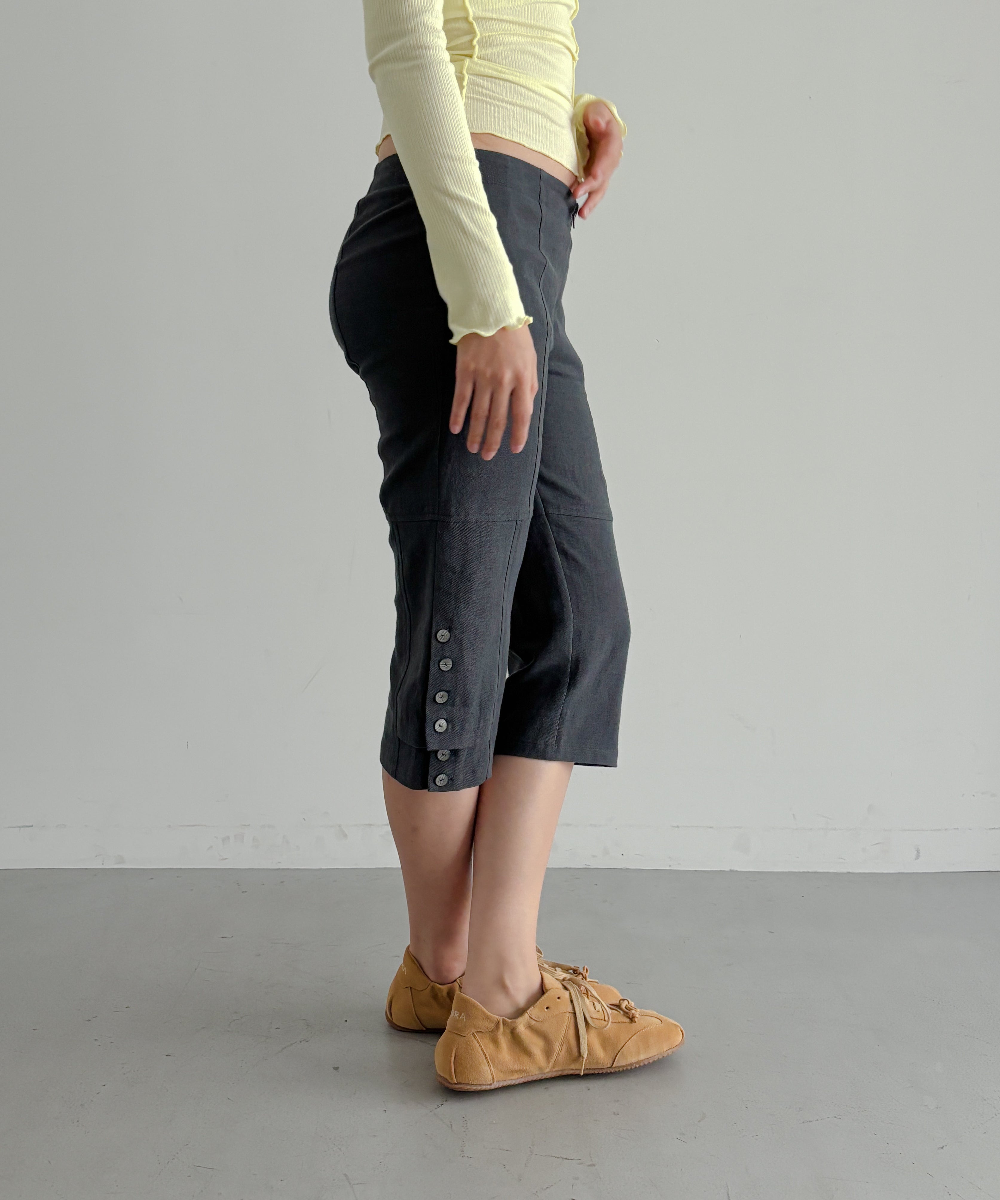 ULIKASANCTUS Double layered cropped pants "CHARCOAL"