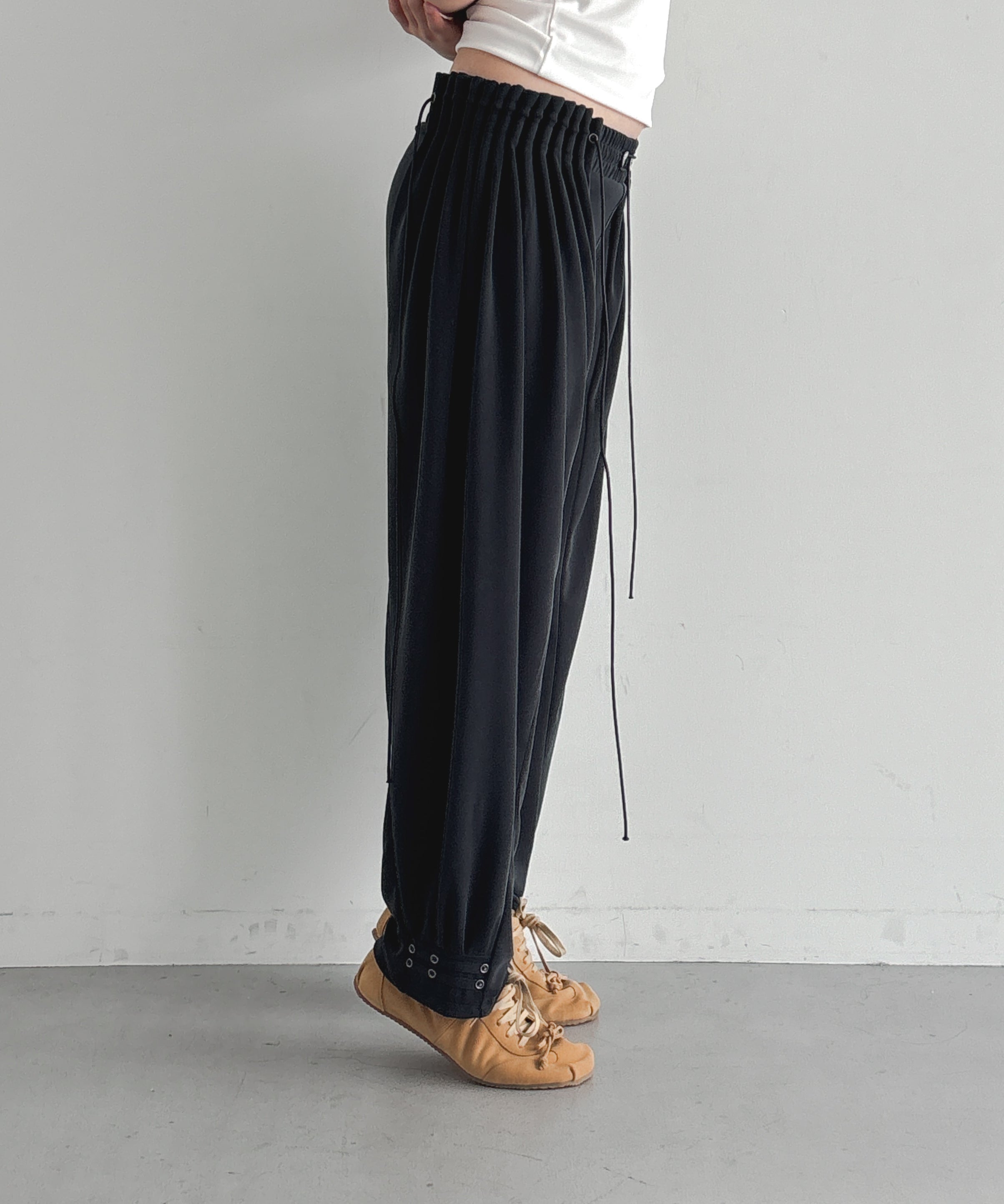 ULIKASANCTUS Curtain jogger pants "WASHED BLACK"