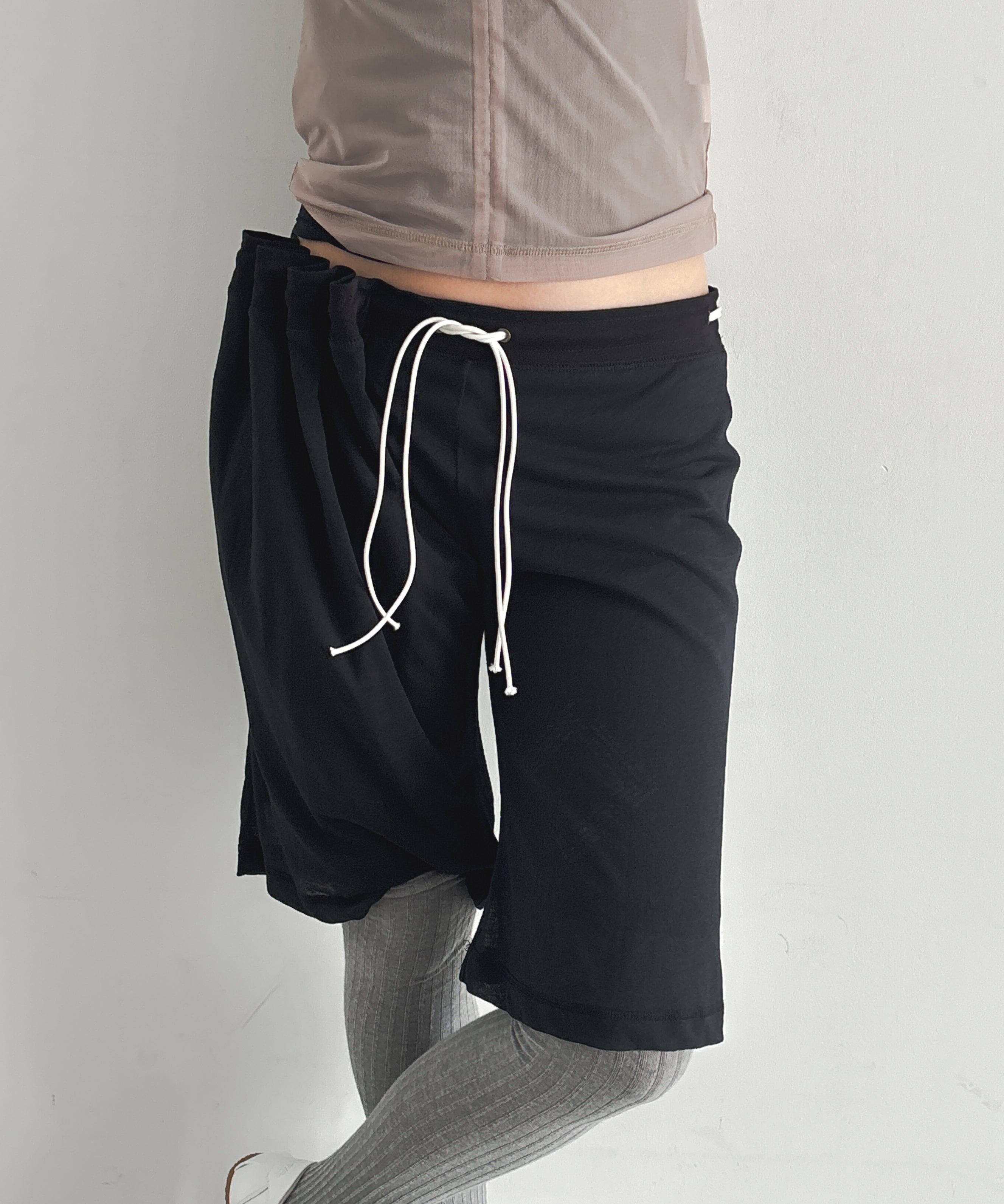 ULIKASANCTUS Curtain half pants "BLACK"