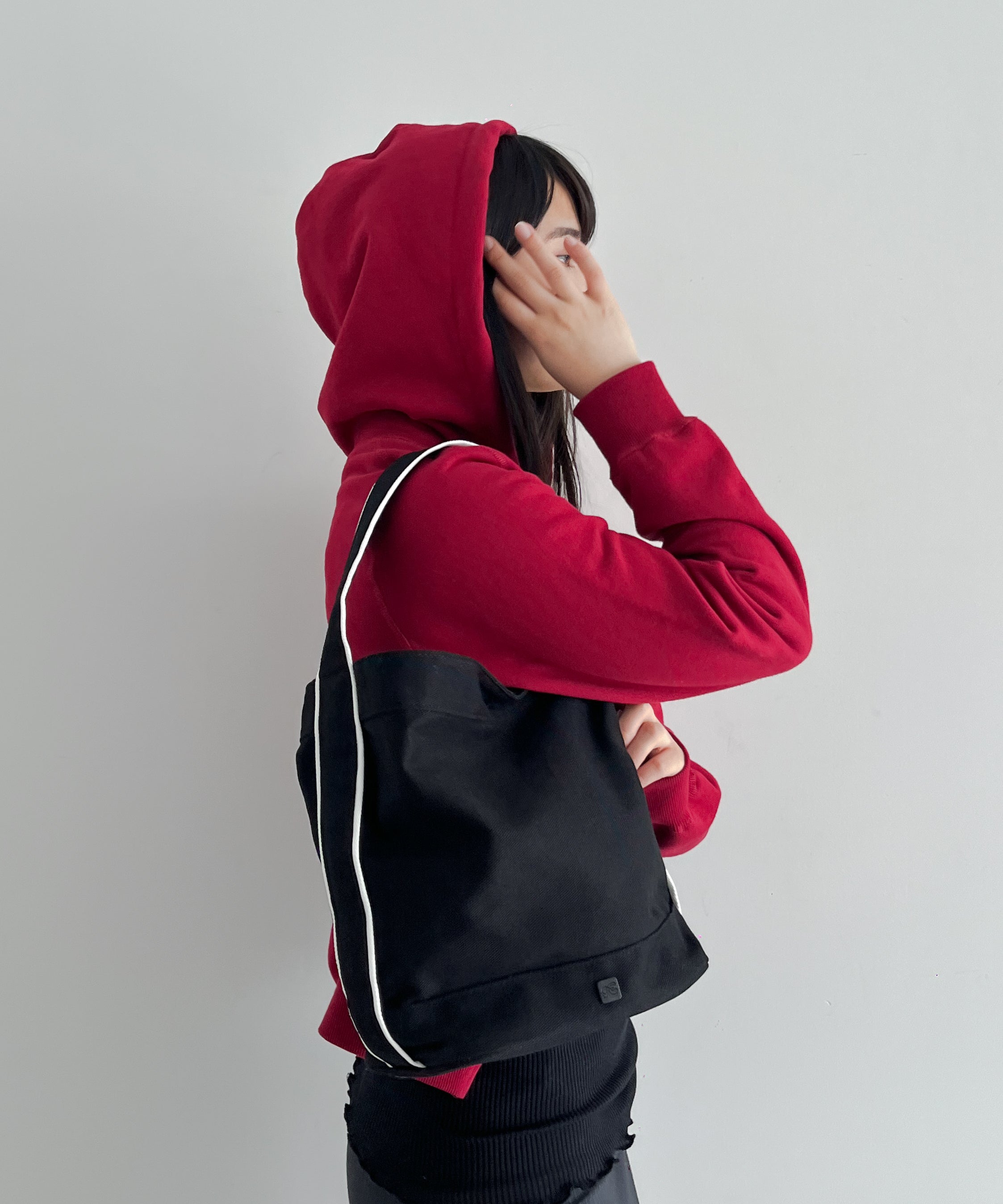Fax Copy Express Studio contour line bucket bag "BLACK"