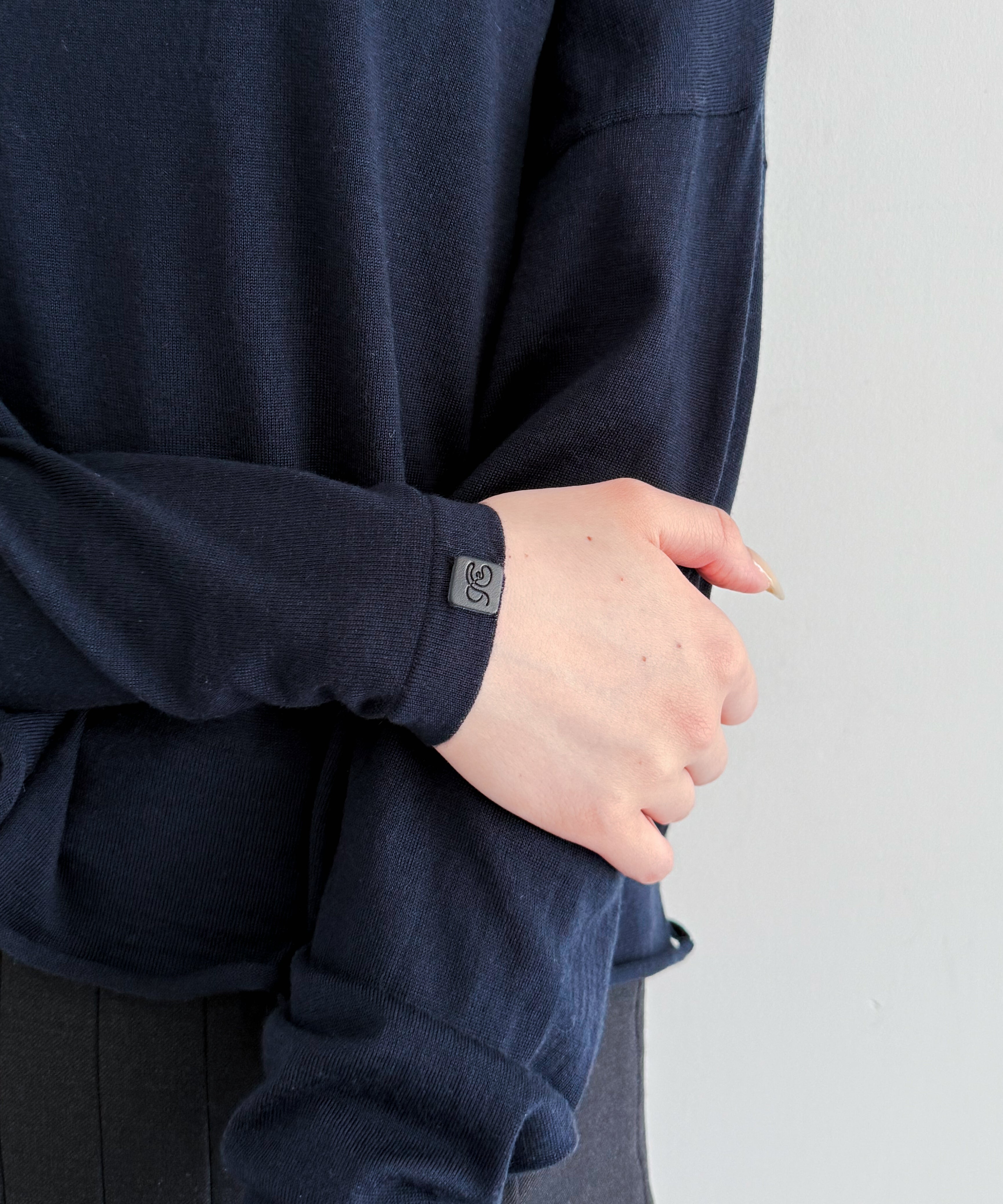 Fax Copy Express Afternoon stretch air off-shoulder top "NAVY"