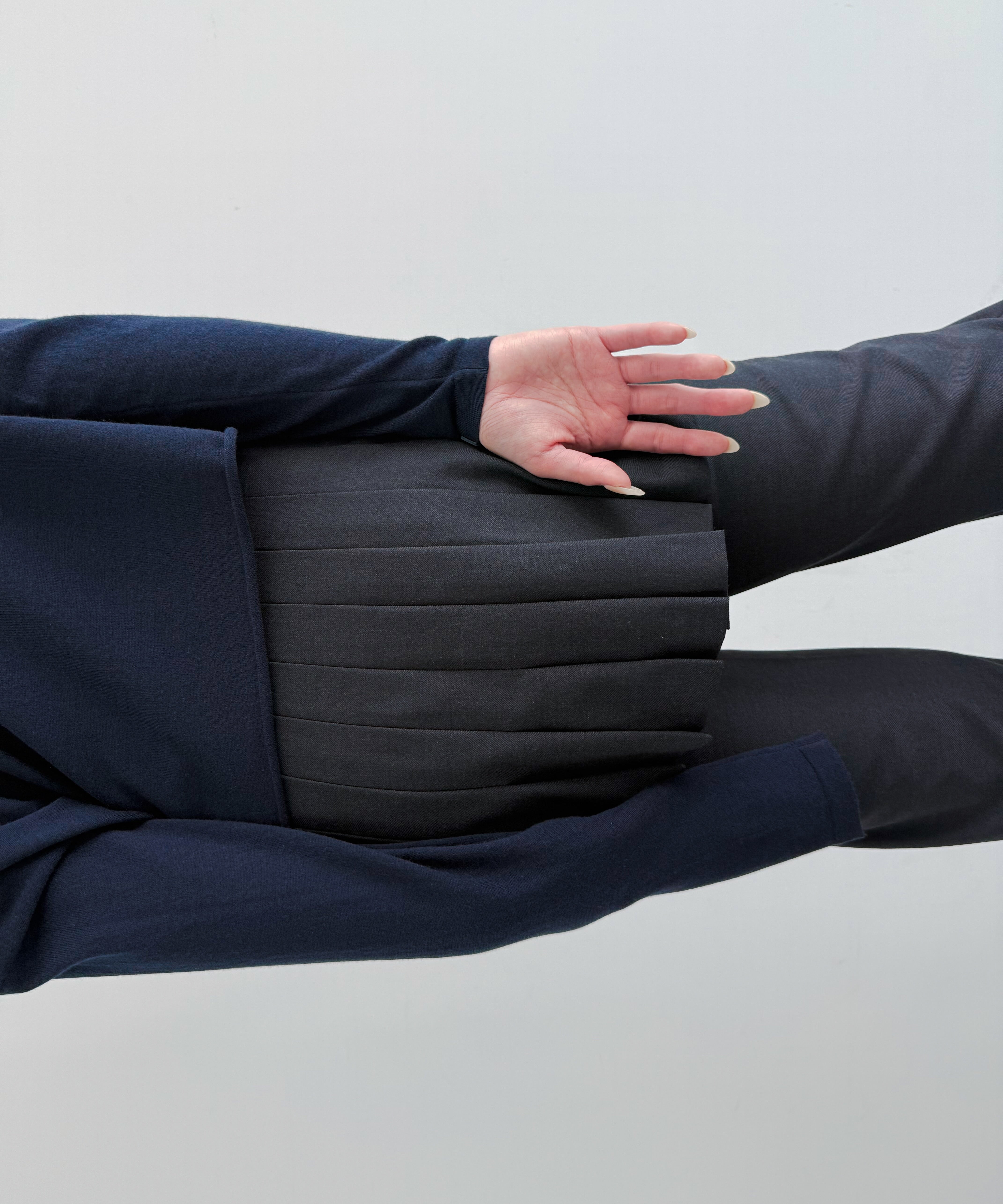 Fax Copy Express Afternoon stretch air off-shoulder top "NAVY"
