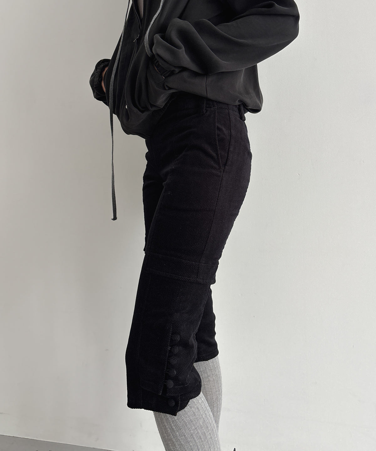 ULIKASANCTUS Double layered cropped pants "BLACK"