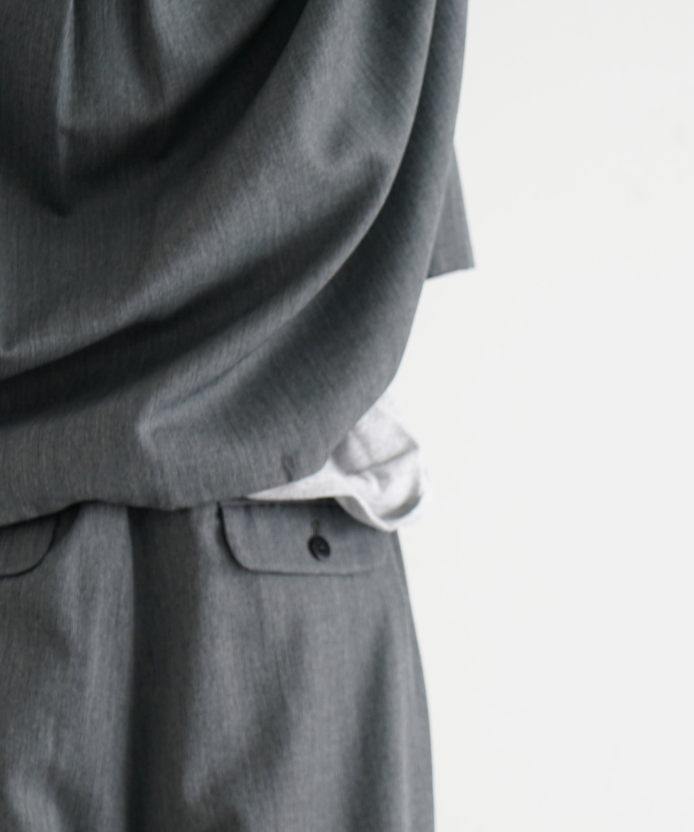 【EXCLUSIVE】WHOWHAT Wool twill trousers "DARK GRAY"