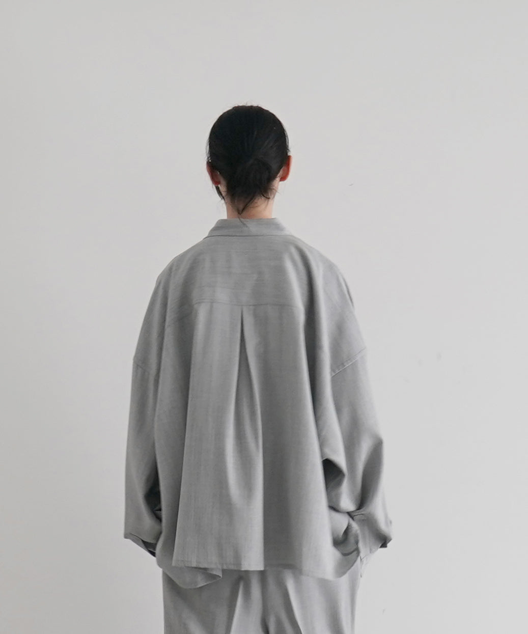 【EXCLUSIVE】WHOWHAT 5x shirt〈short length〉"LIGHT GRAY"