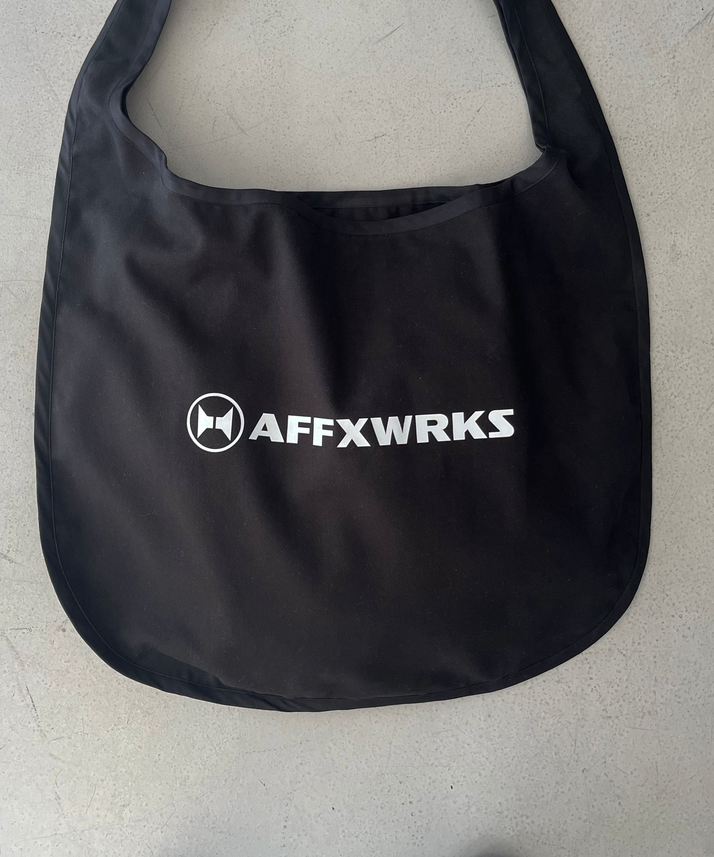 AFFXWRKS CIRCULAR BAG "BLACK"