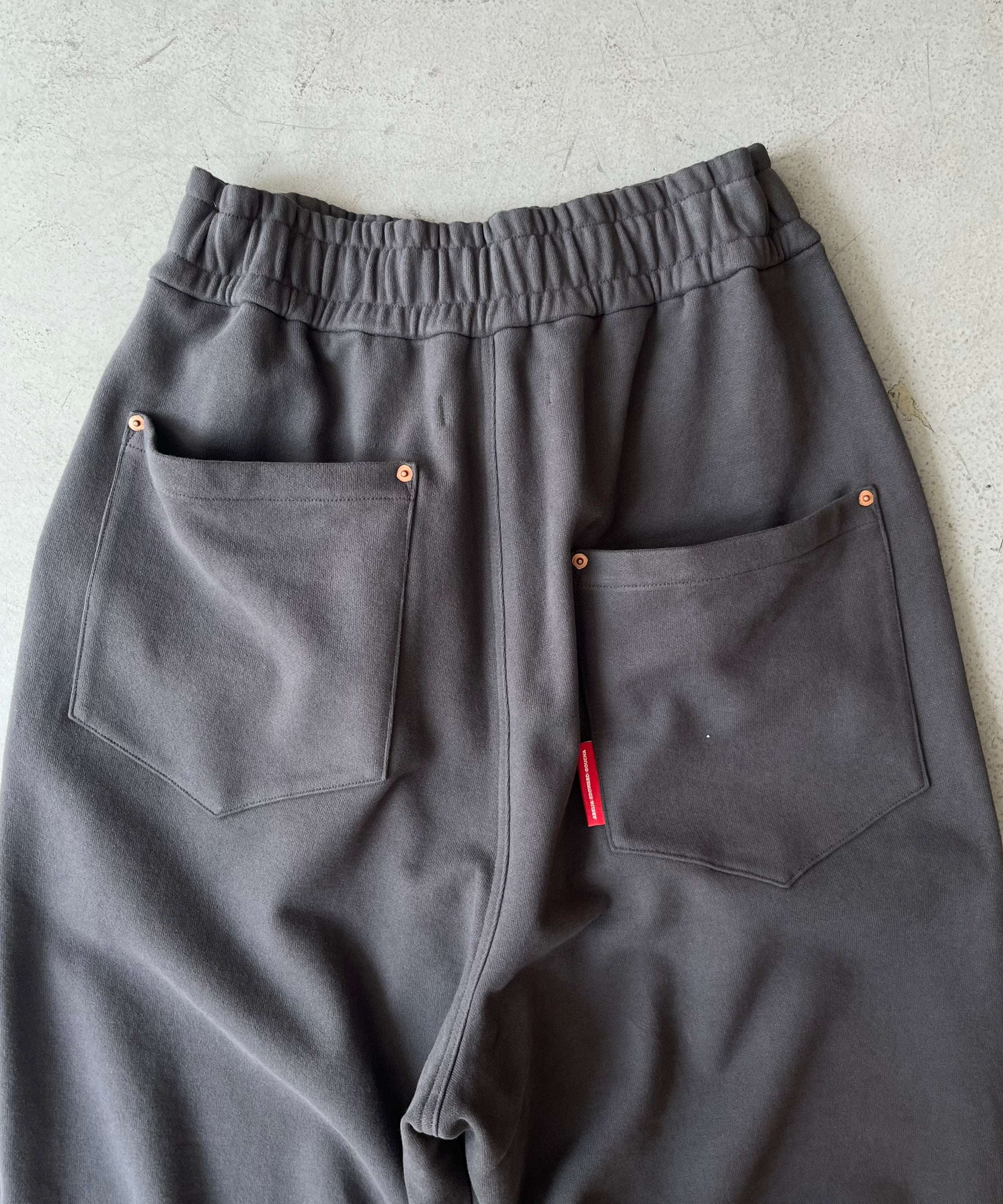 ABELIA EDOWARD GOUCHA Echo sweat pants "CHARCOAL"