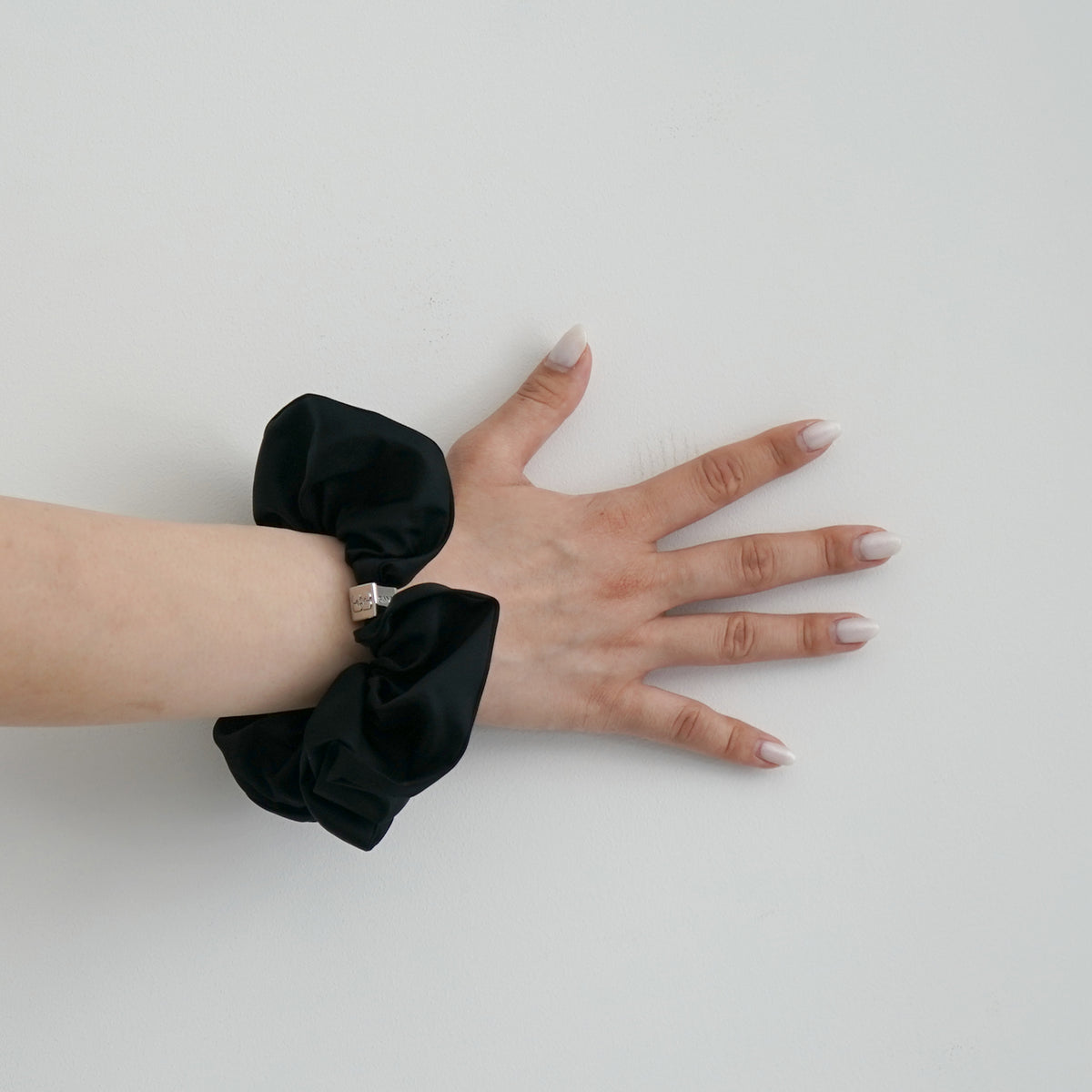 ★ Ganni★ Duchess Nylon Scrunchie Black A6844099 A6844099S Ganni【ガニー】Duchesse nylon scrunchie 