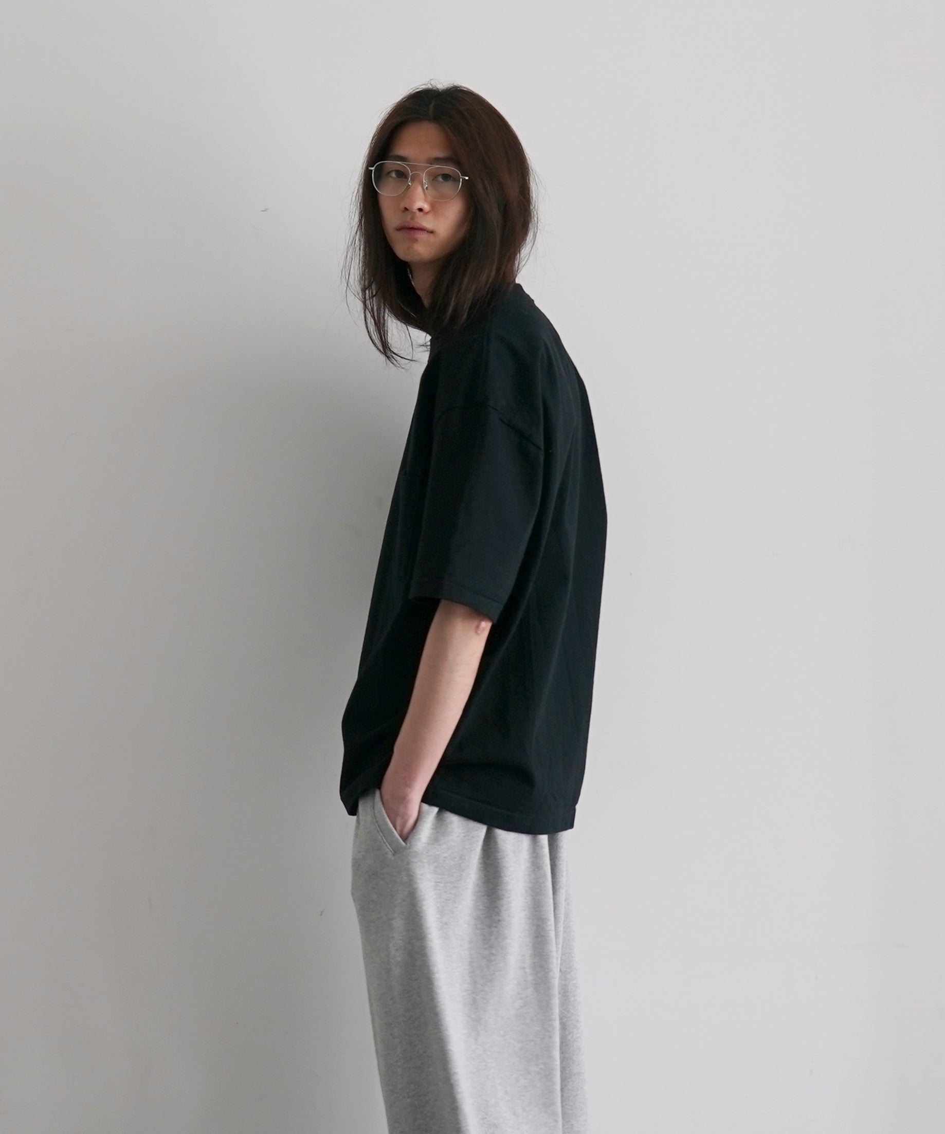 AURALEE Heavy weight pocket tee "BLACK"