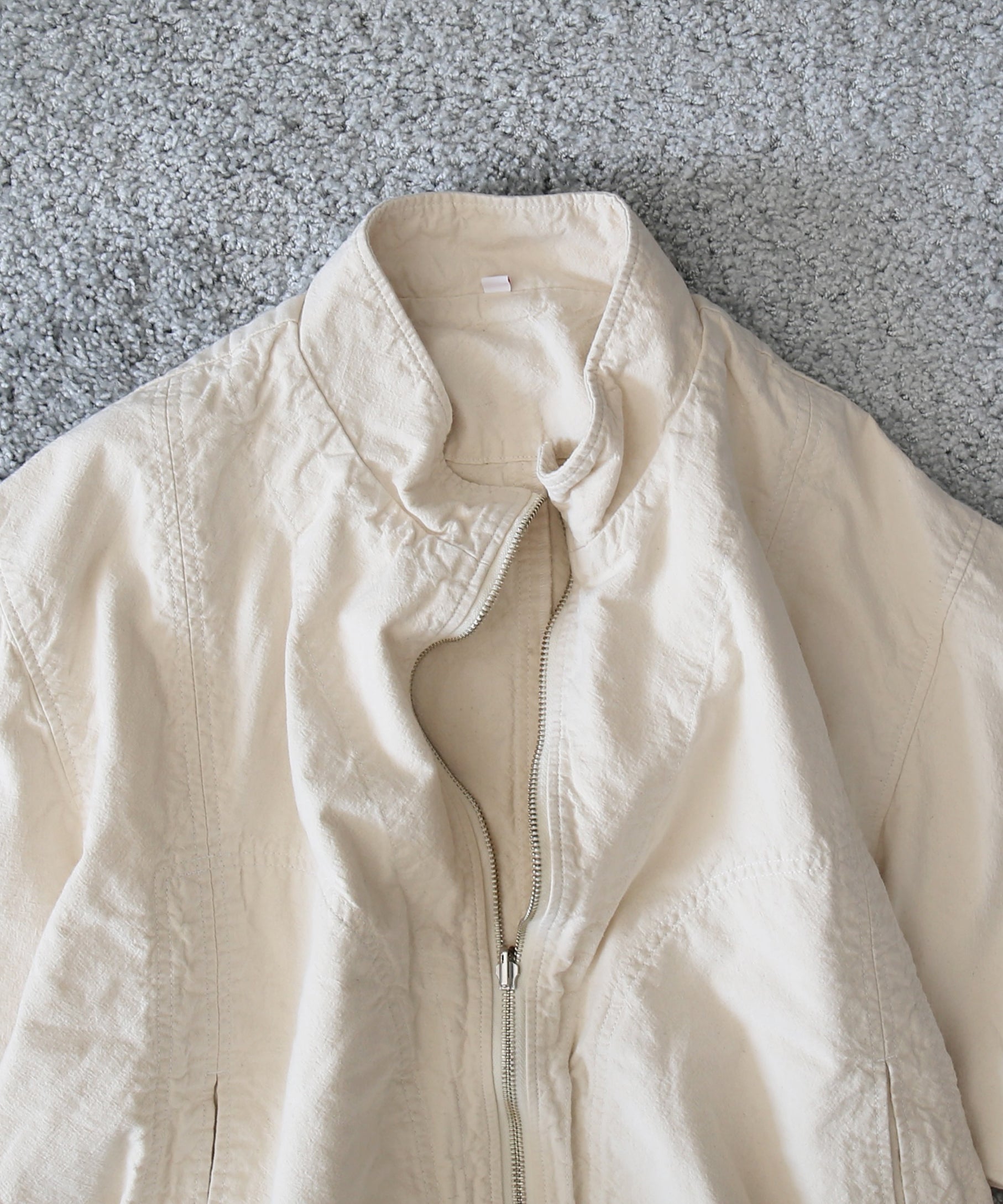 ISSUETHINGS 26a/106-c1/c-01 "NATURAL WHITE"