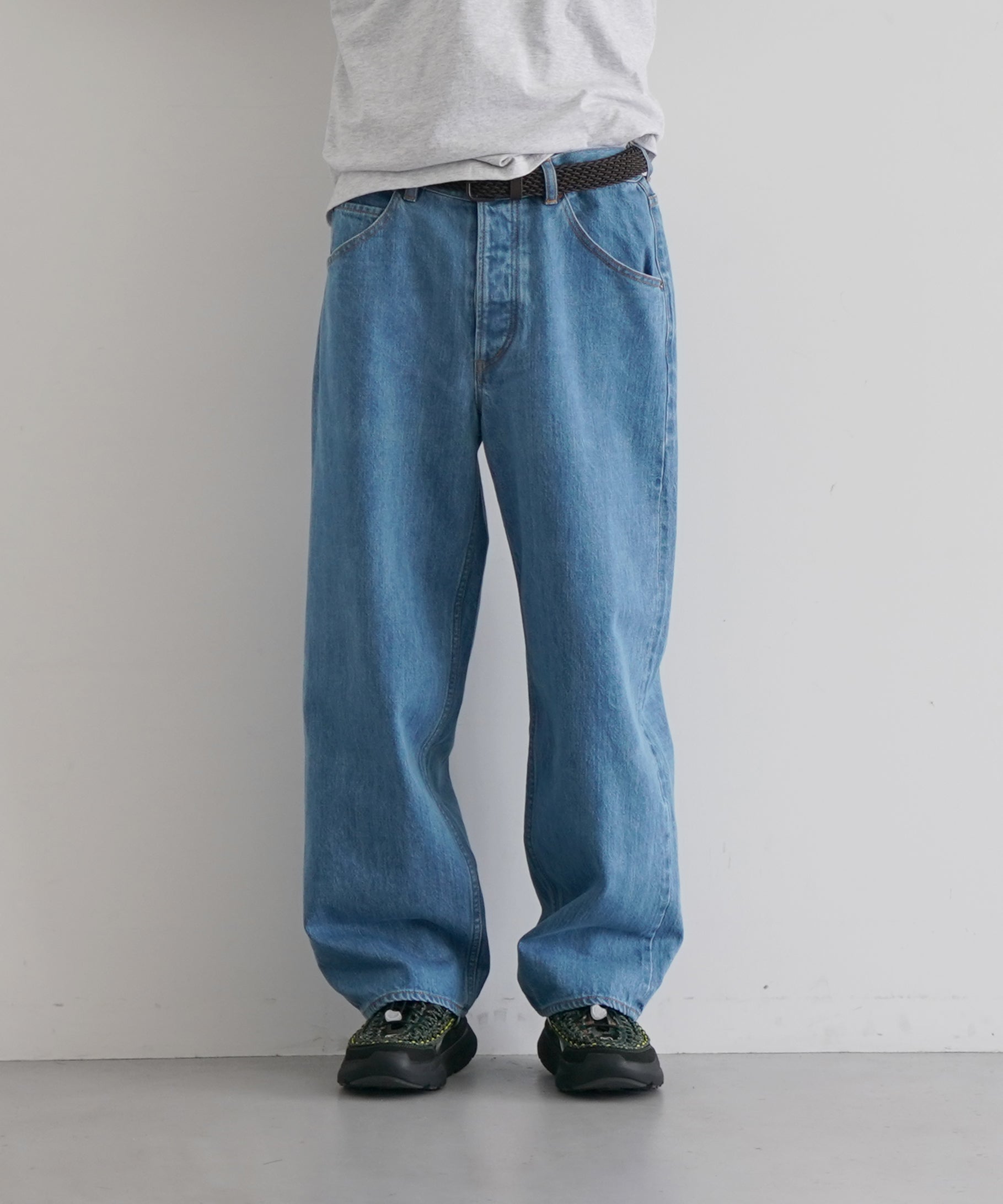 O- Ios straight-fb- "INDIGO - FADE BIO -"