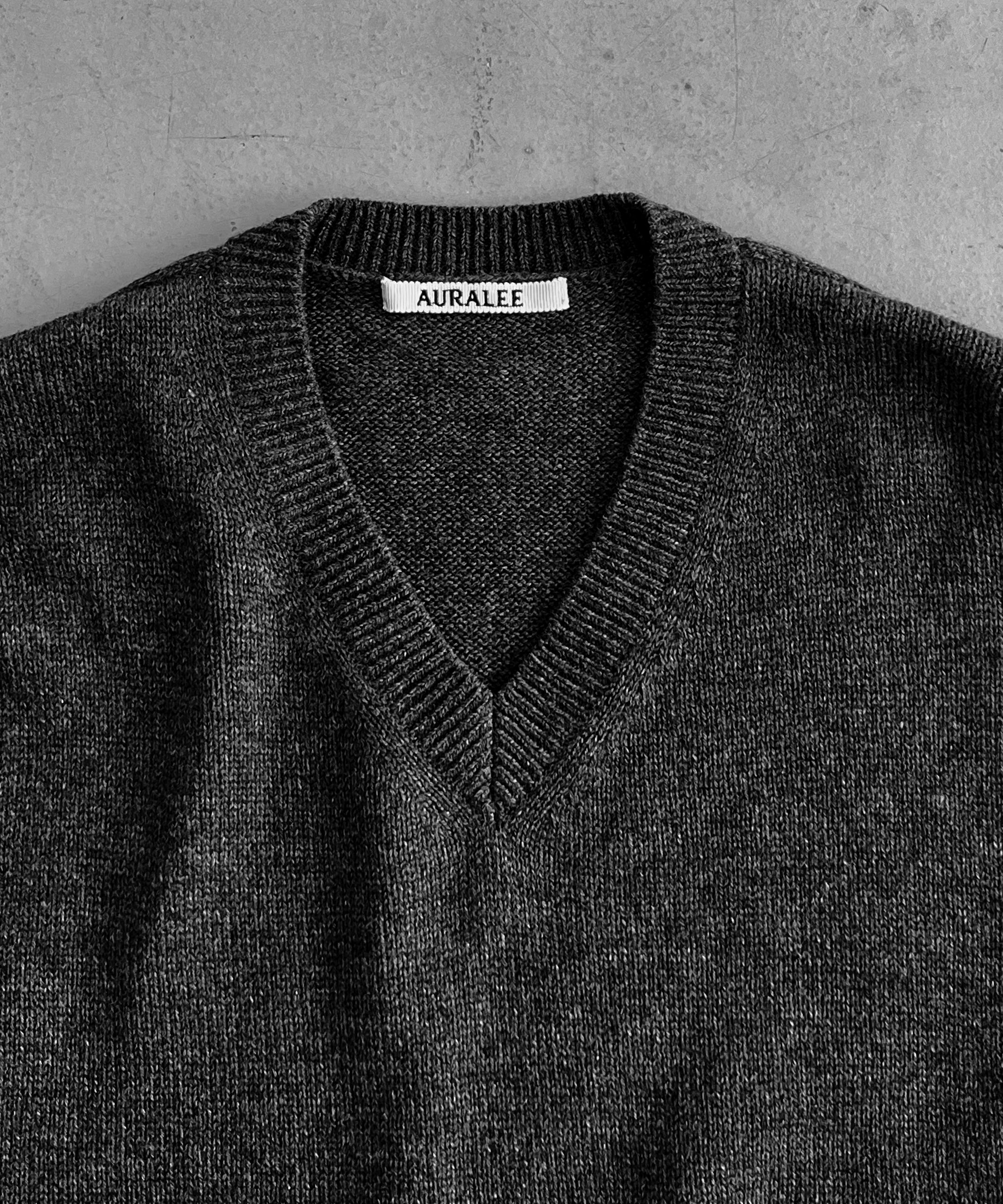AURALEE Light cashmere knit v-neck p/o "CHARCOAL"
