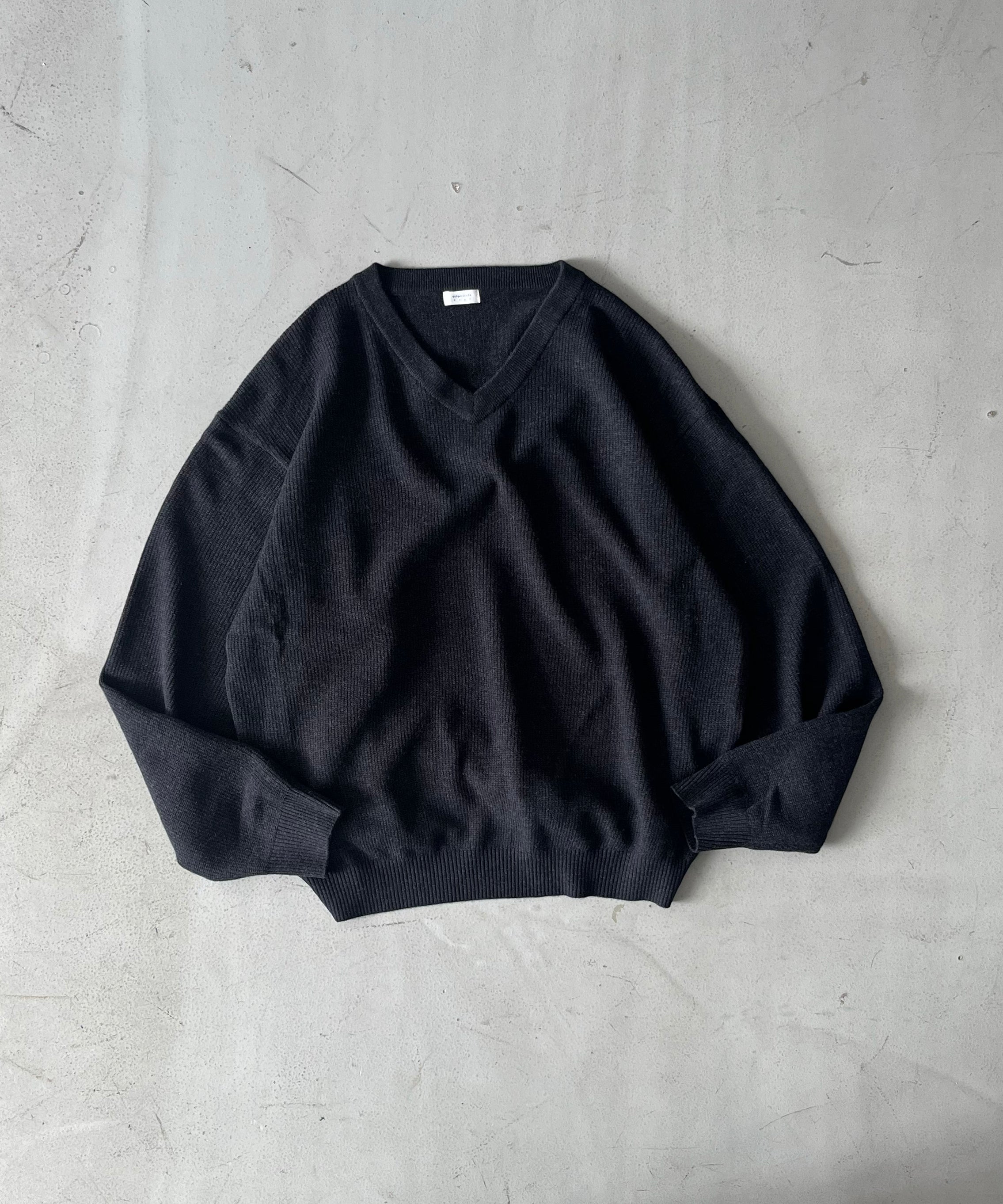 crepuscule V neck p/o "CHARCOAL"