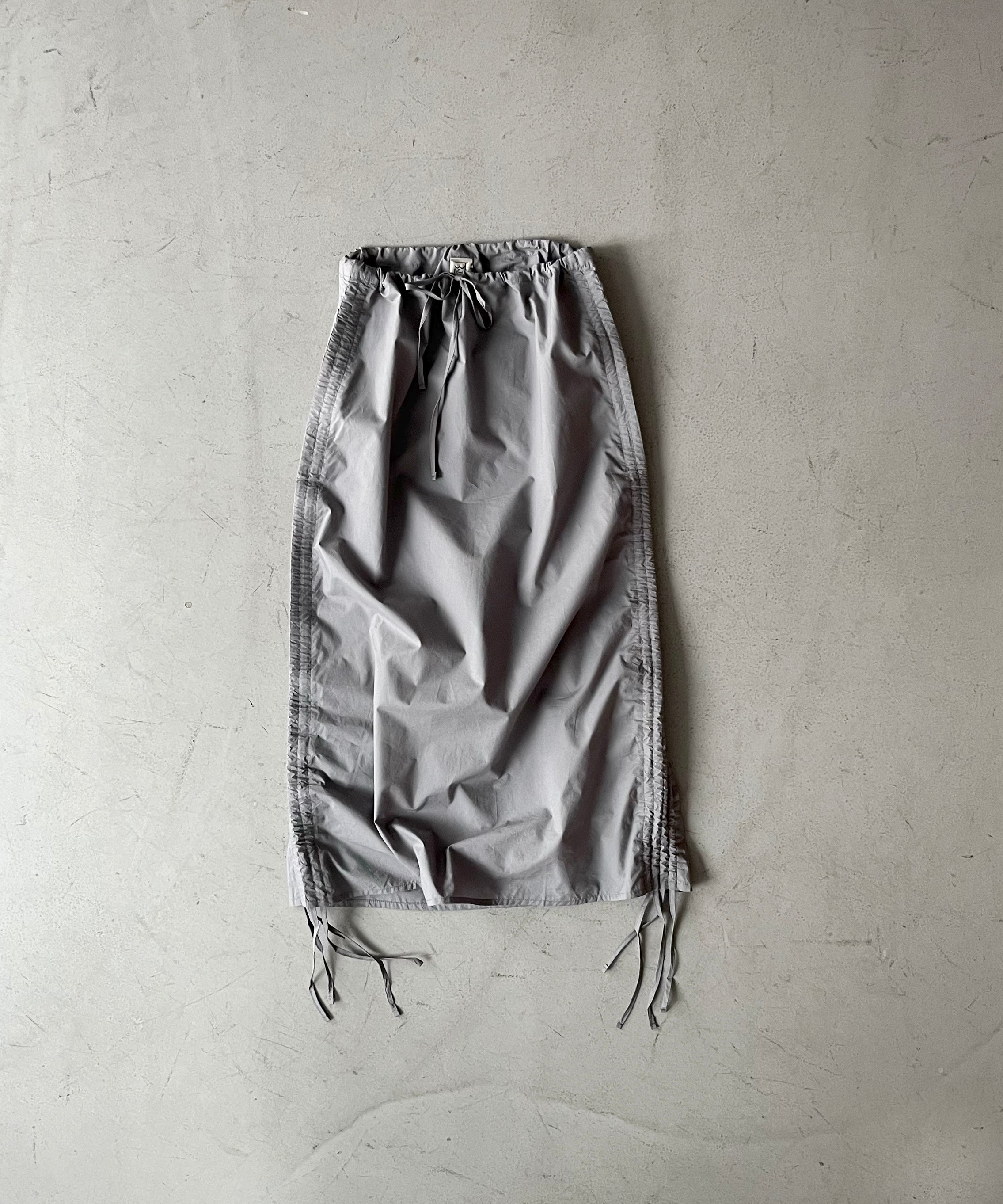 Baserange Pictorial strap skirt "ZITI GREY"