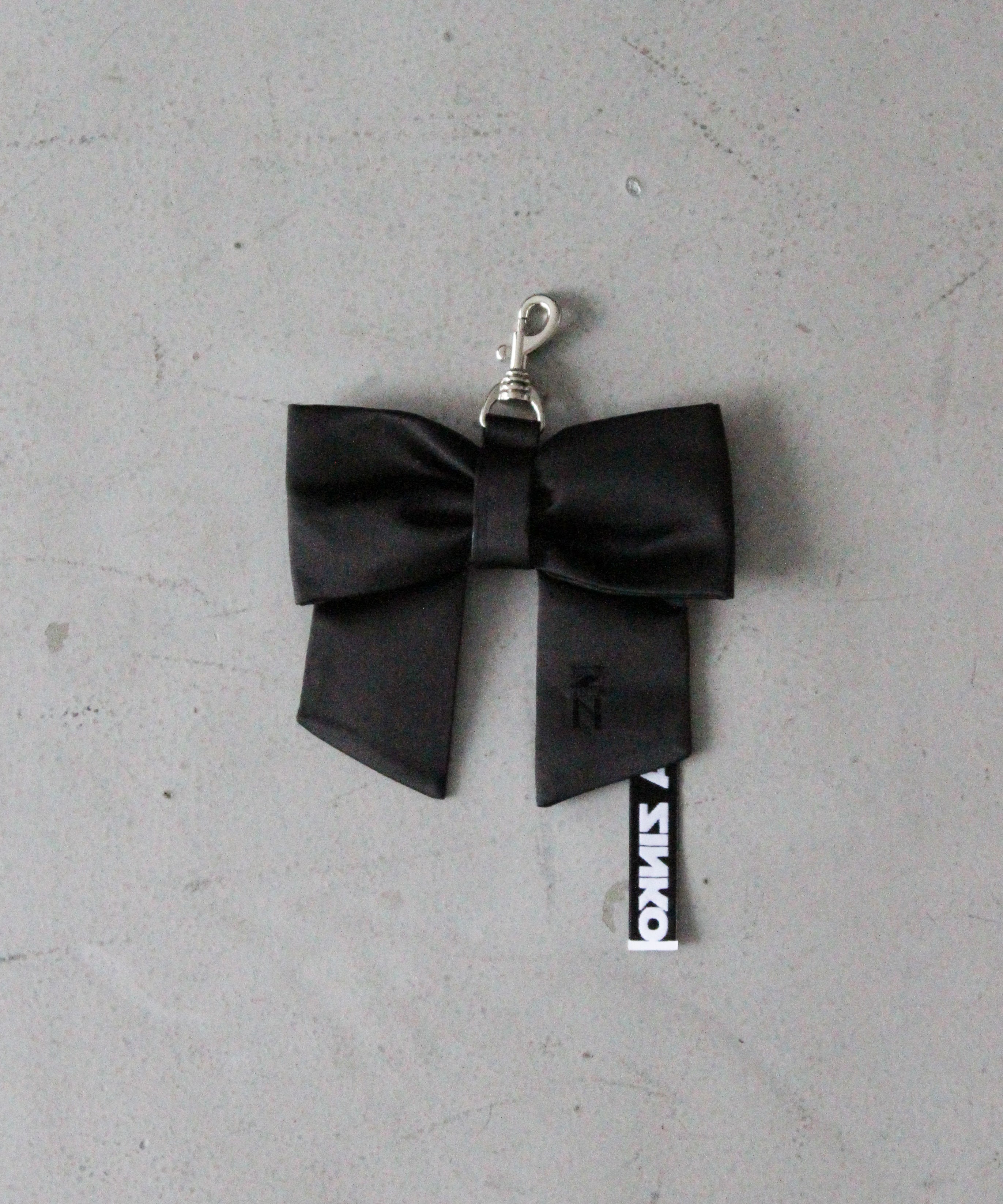 NATASHA ZINKO Bow bag charm "BLACK SATIN"