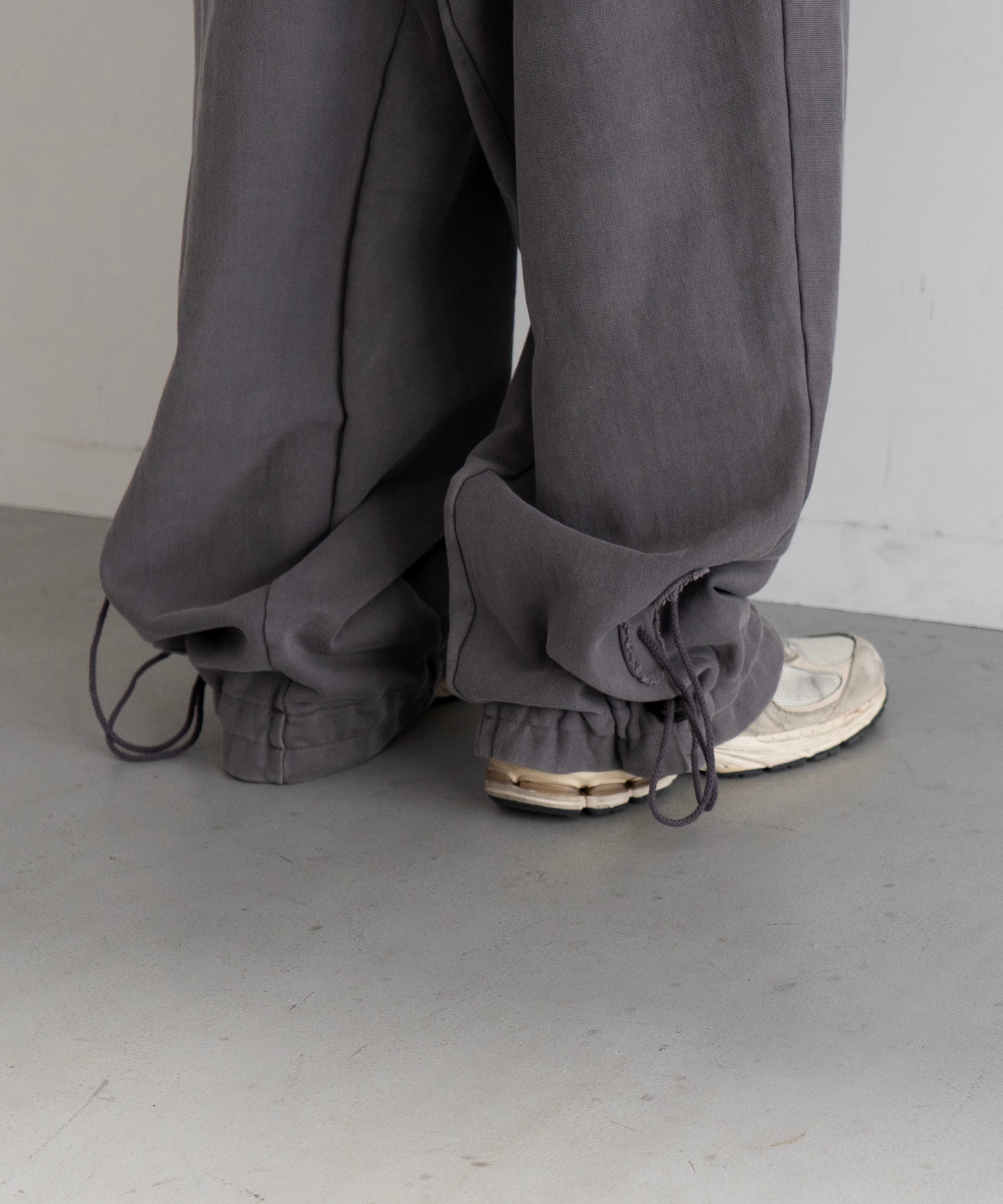 jianye 23aw runnnerpants grey 最終値下げ JIAN YE 23AW 3rd Collection: Jackets and pants packed with detail