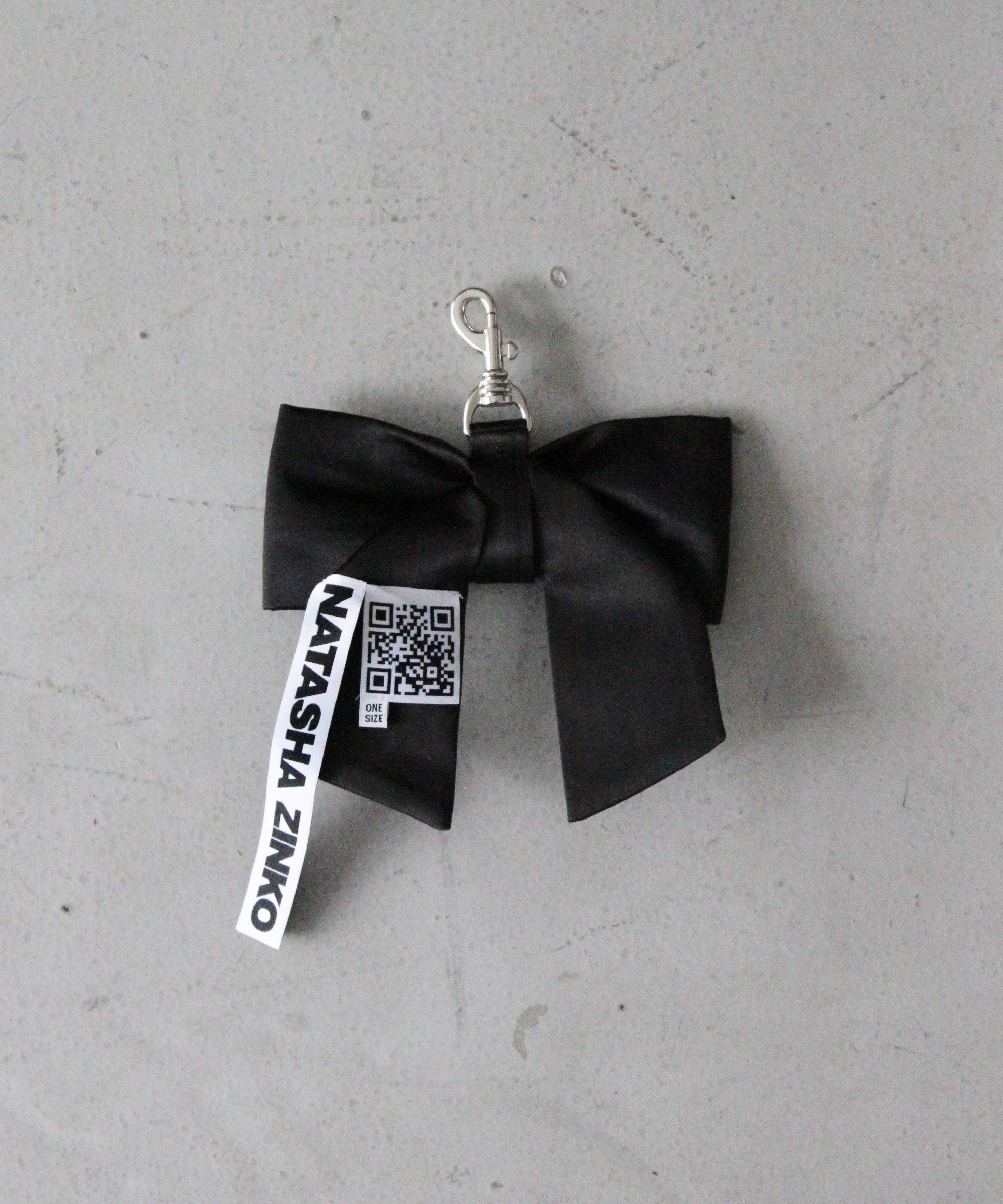 NATASHA ZINKO Bow bag charm "BLACK SATIN"
