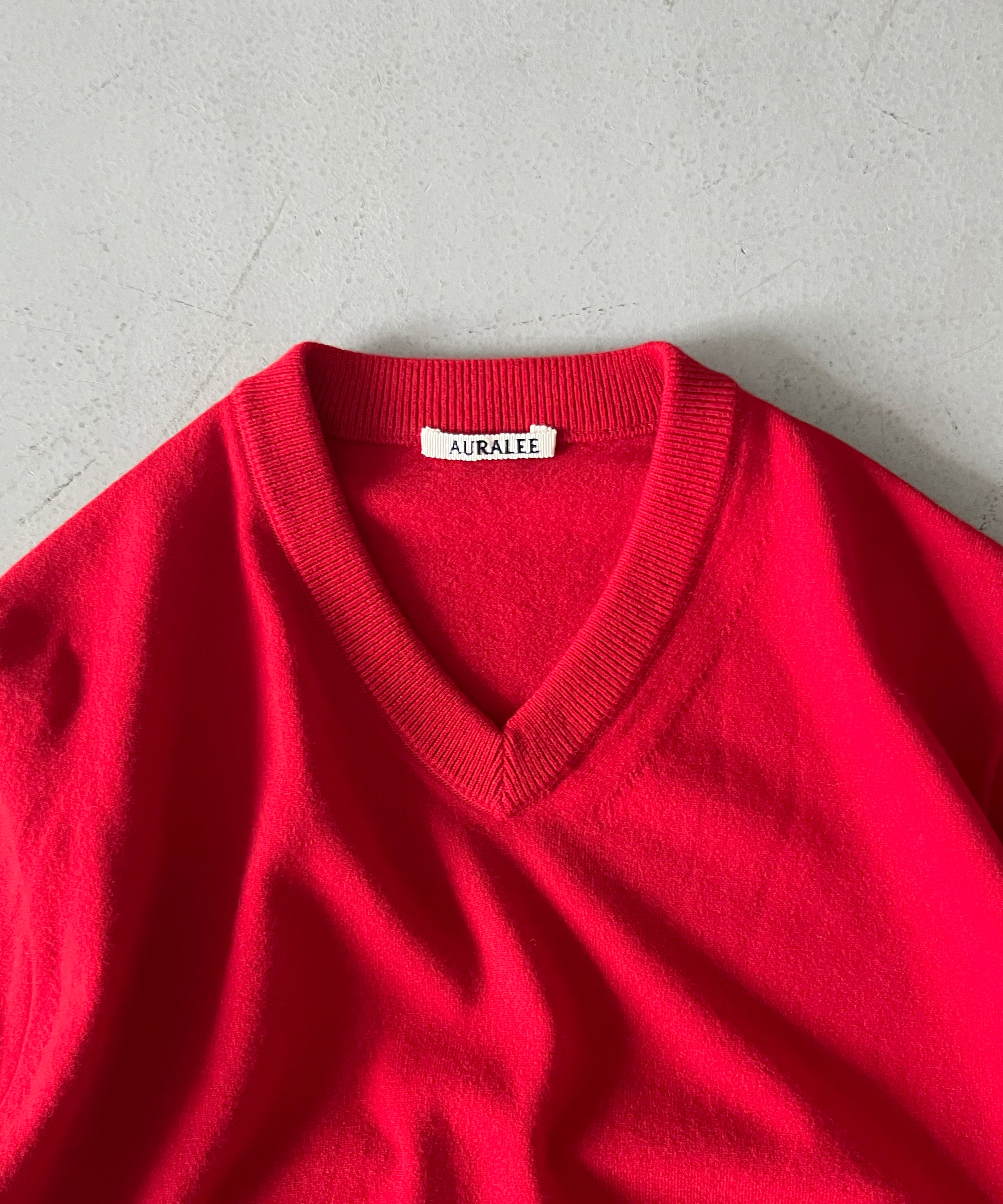 AURALEE High twist wool knit v-neck p/o "RED"