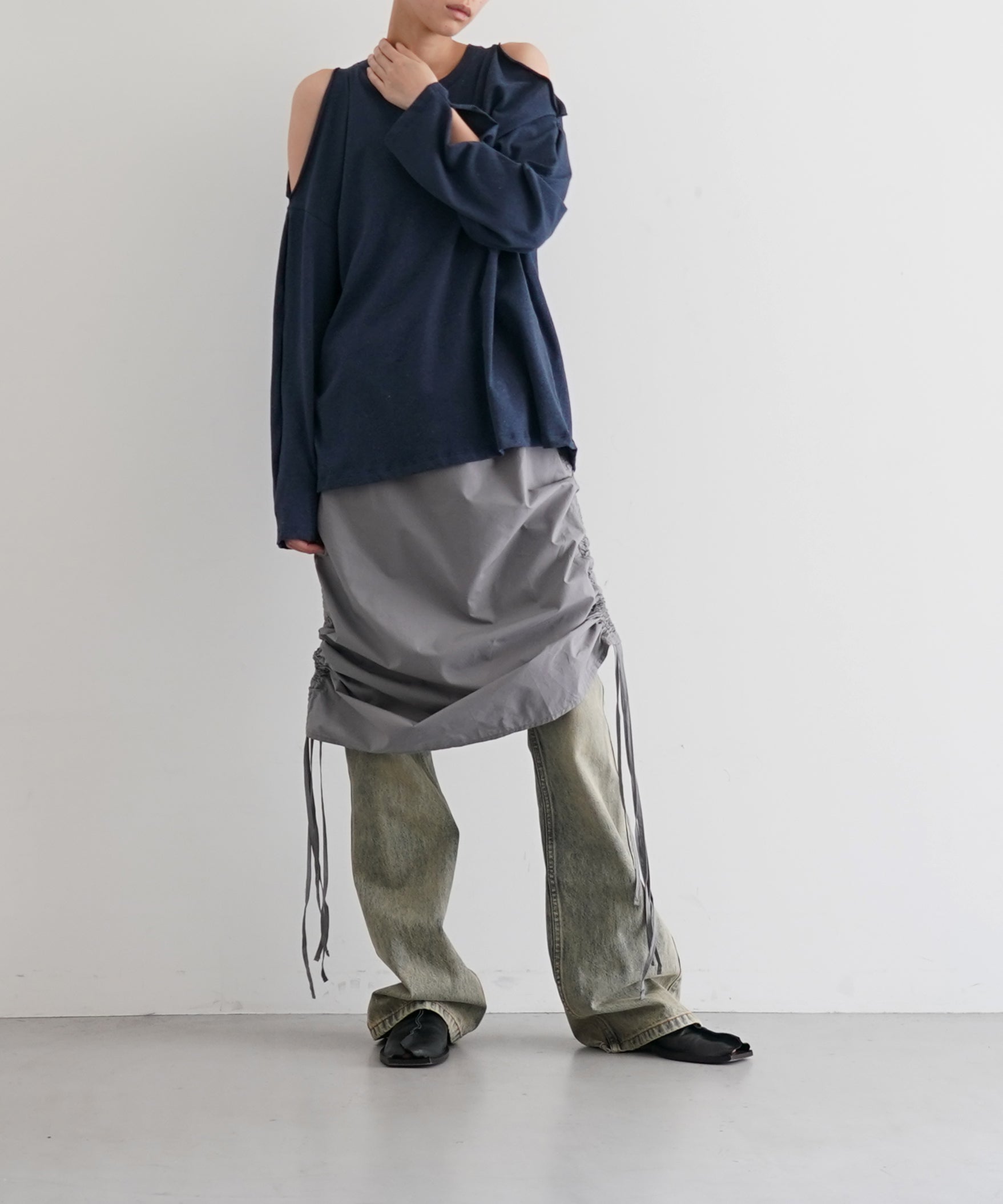 Baserange Pictorial strap skirt "ZITI GREY"