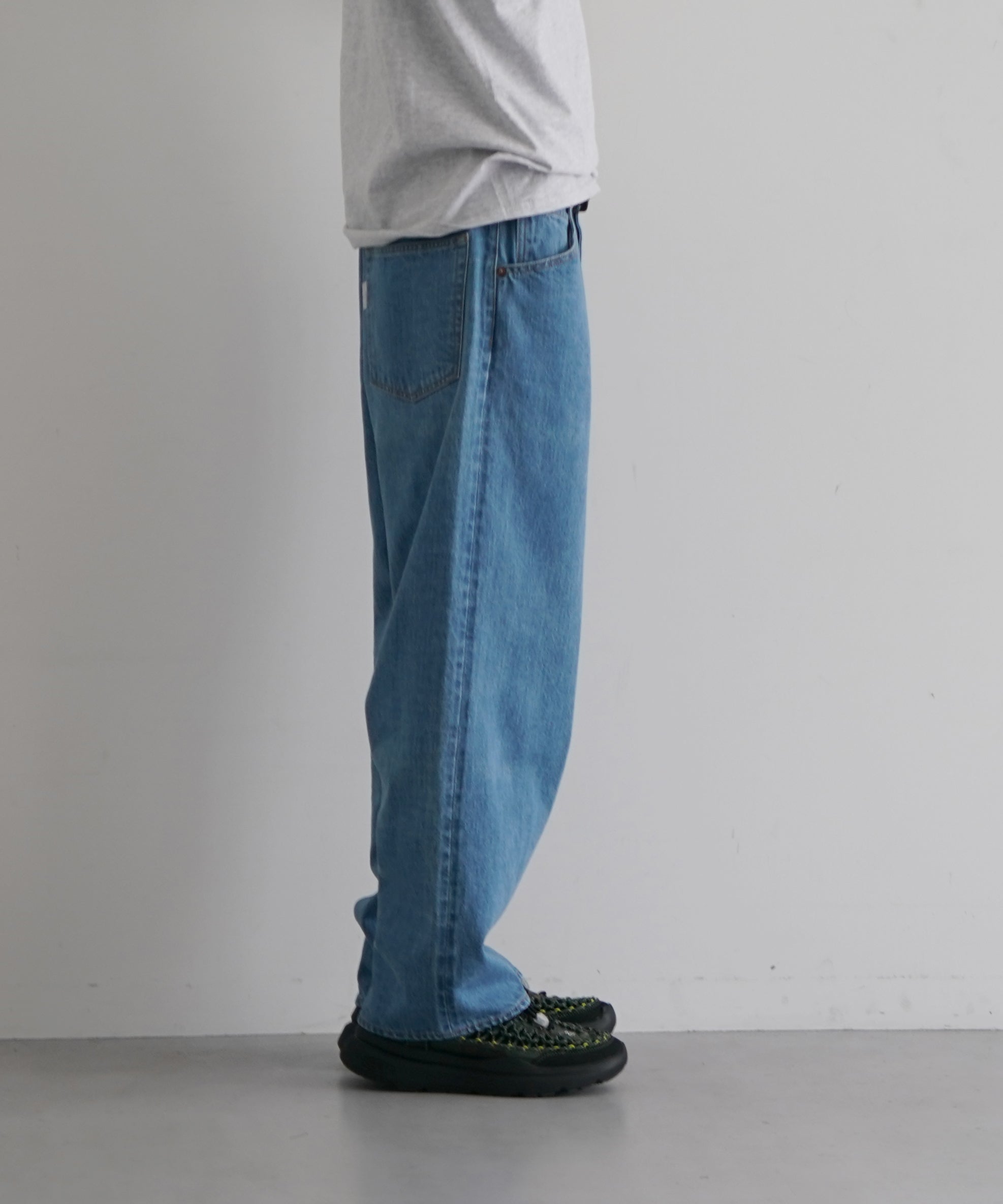 O- Ios straight-fb- "INDIGO - FADE BIO -"