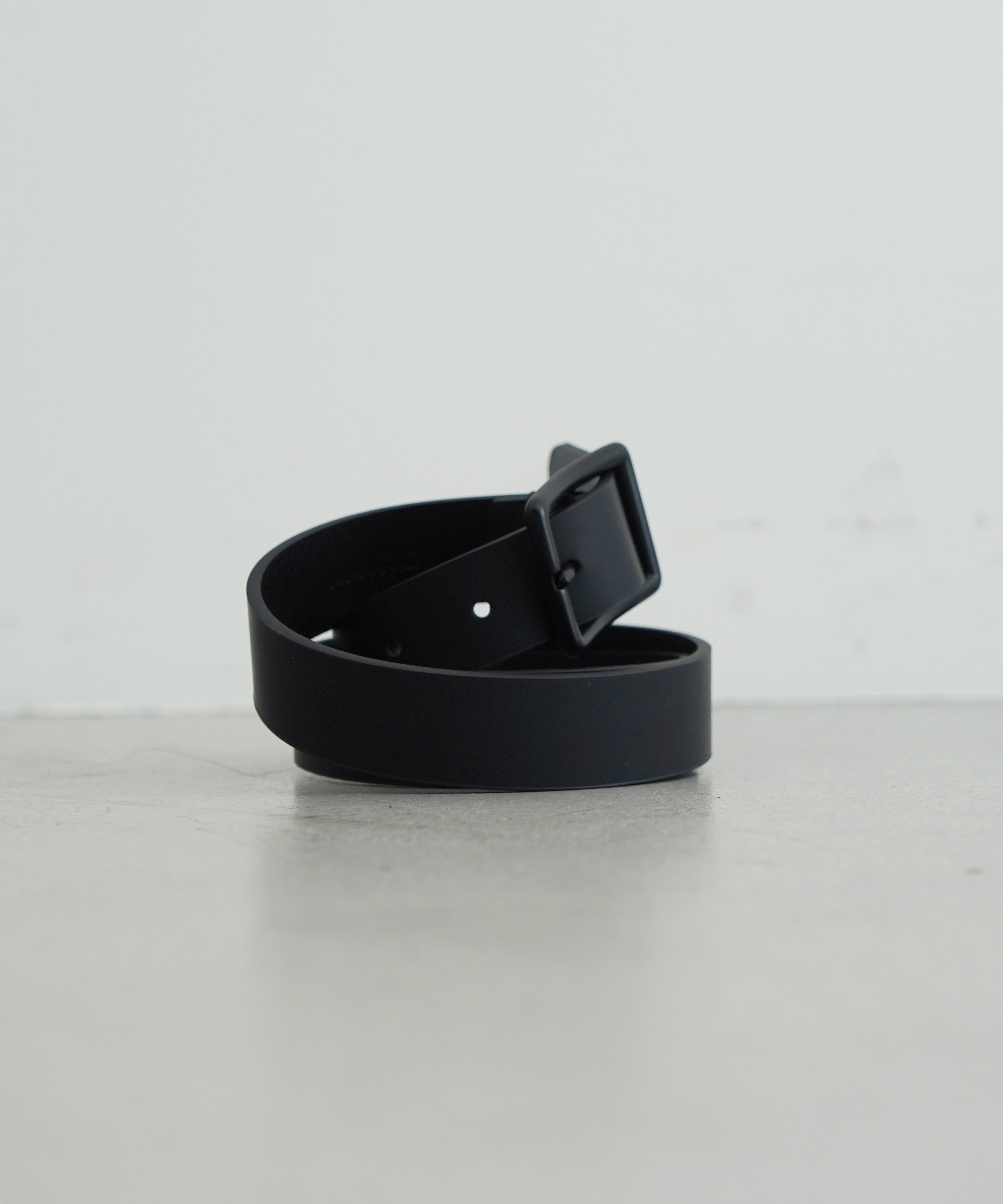 KAIKO BOUNCY LEATHER BELT "BLACK"