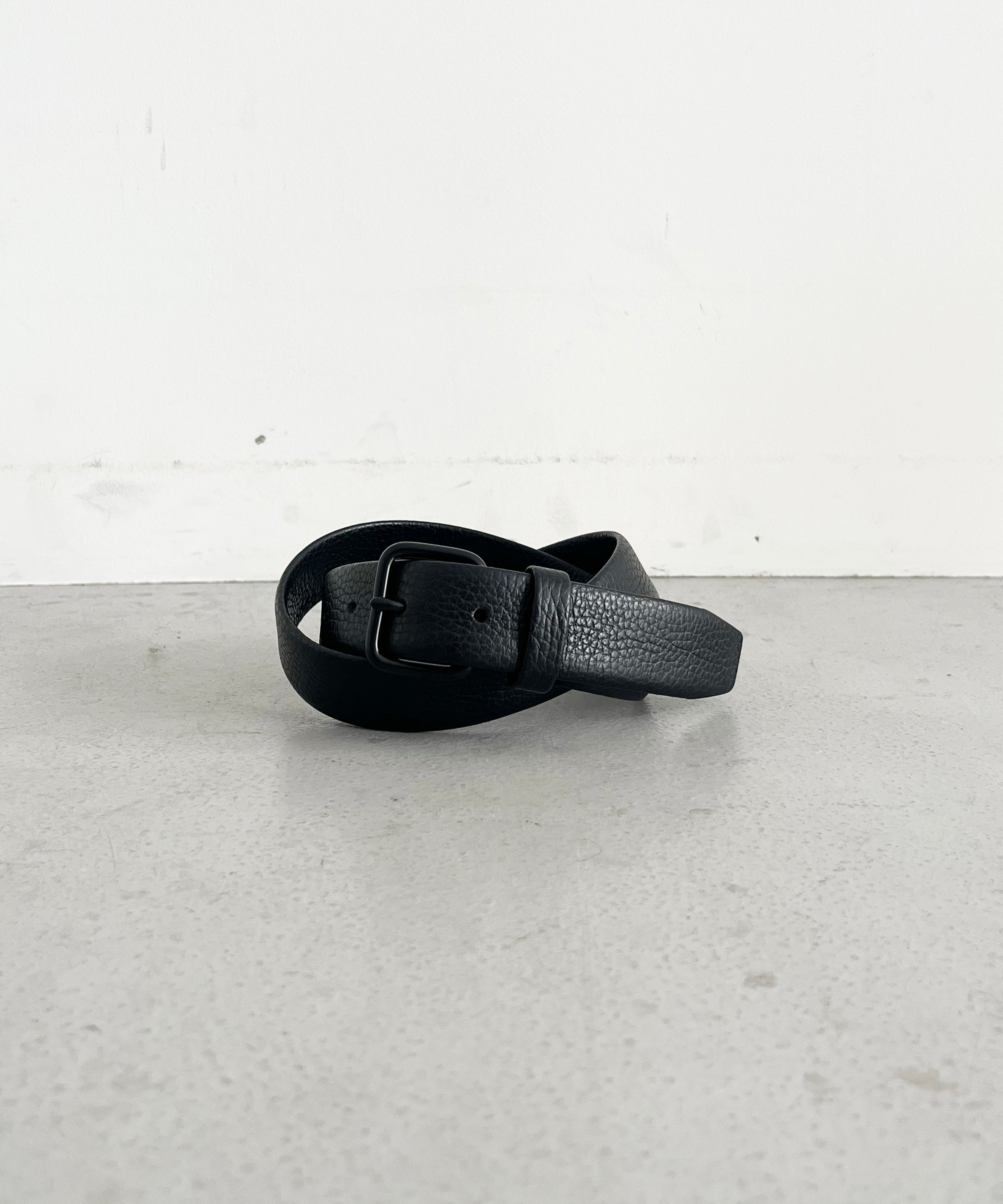 KAIKO Grain leather belt "BLACK"