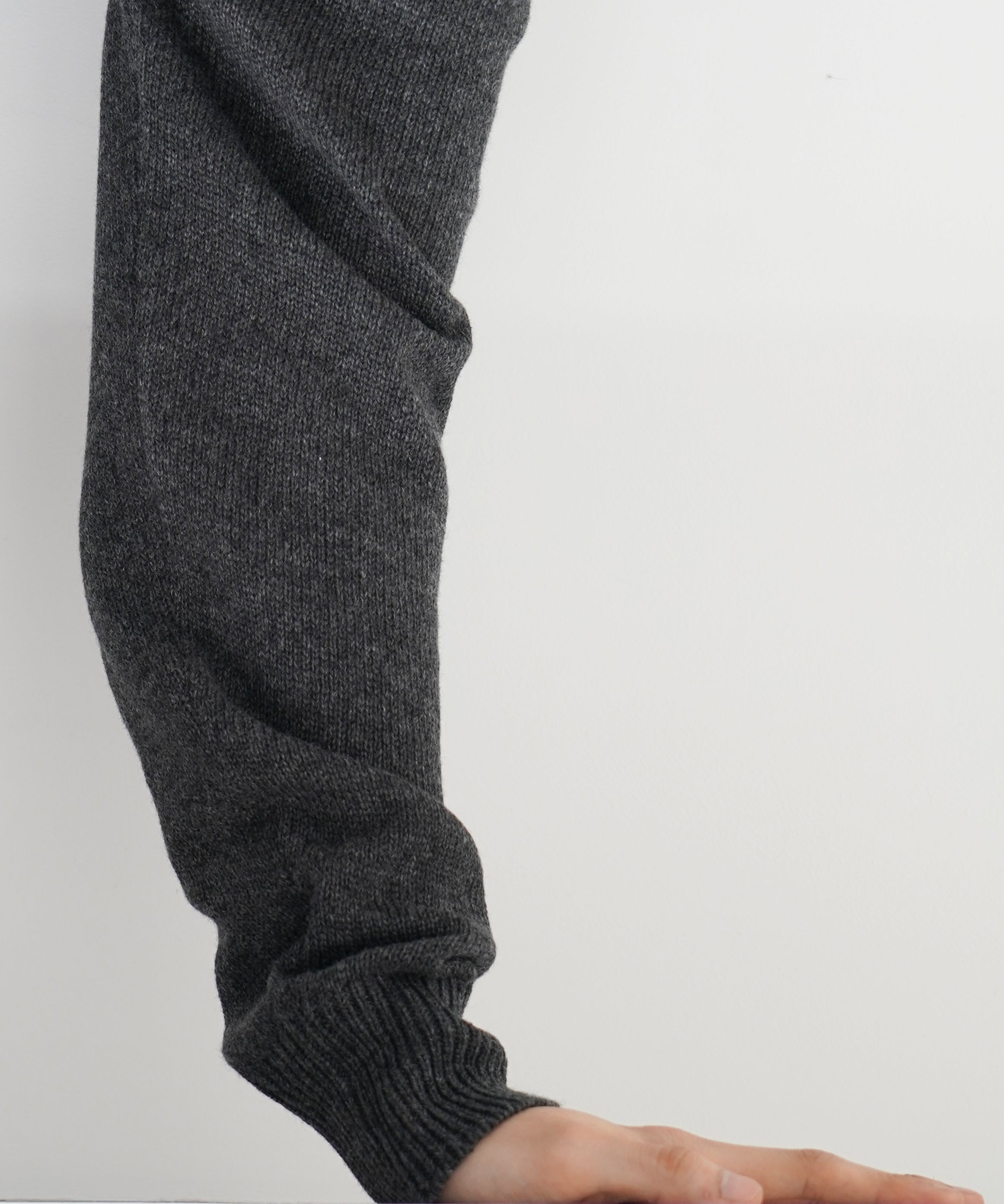 AURALEE Light cashmere knit v-neck p/o "CHARCOAL"
