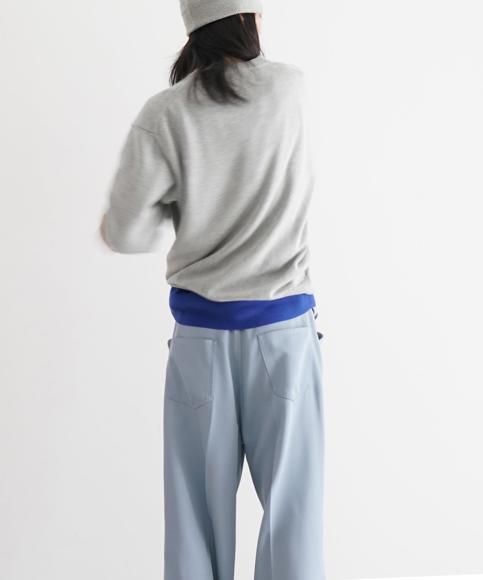 KAIKO V neck sweater "TOP GRAY"