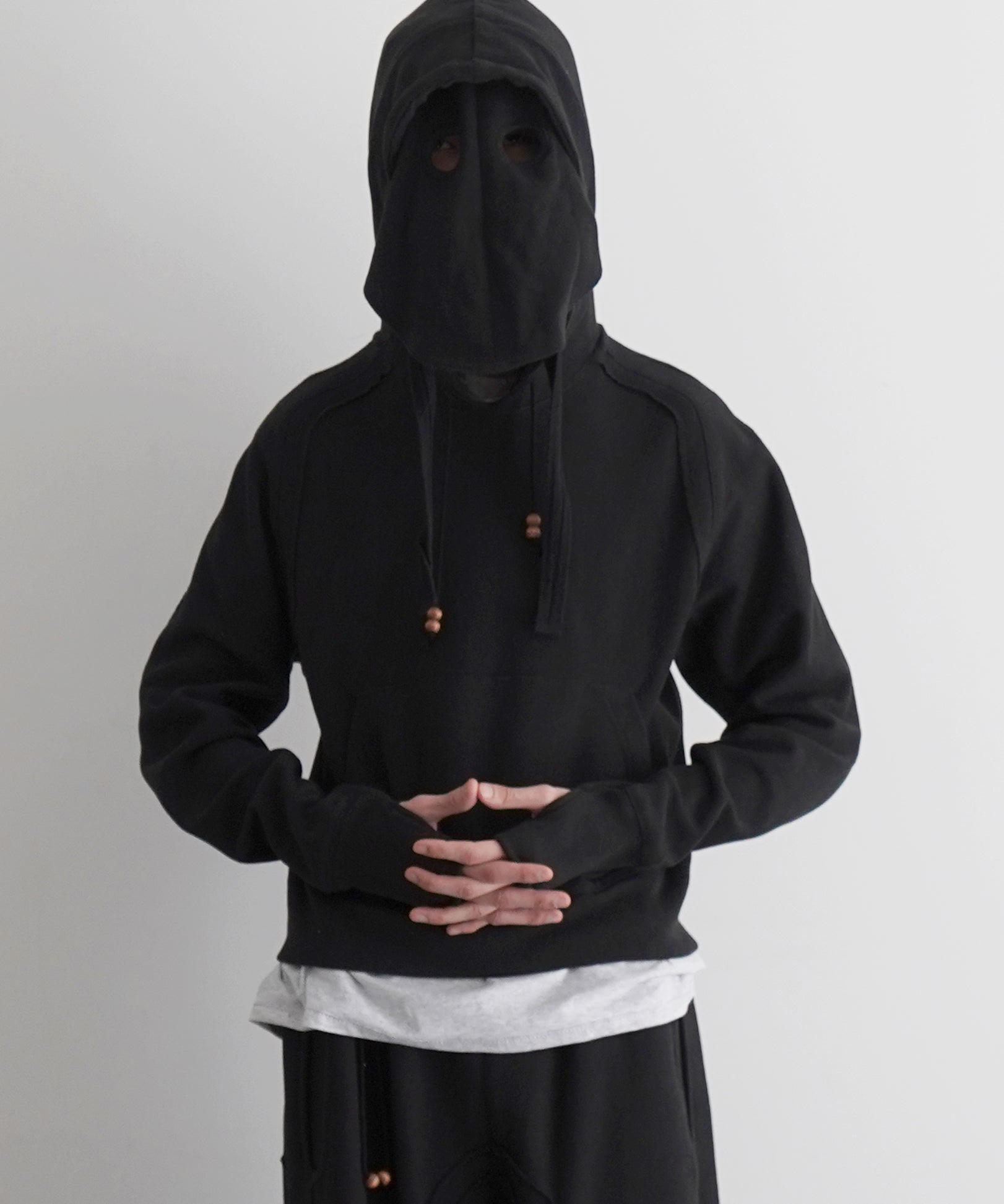 JIAN YE ORBIT MASK HOOD "BLACK"