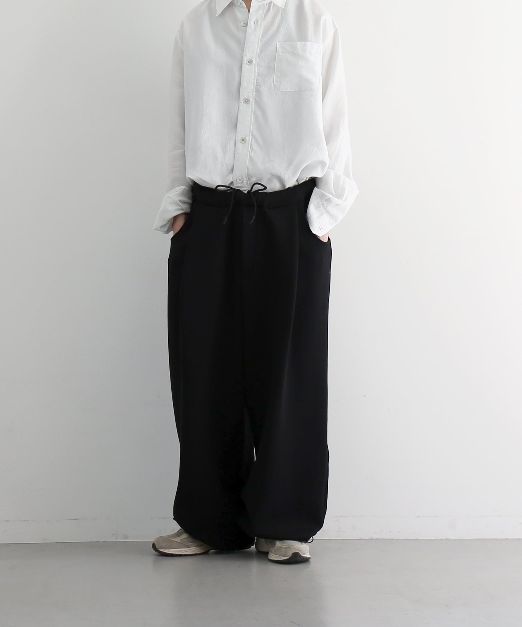 【EXCLUSIVE】NEONSIGN Wide tech slacks "SOLID NAVY"