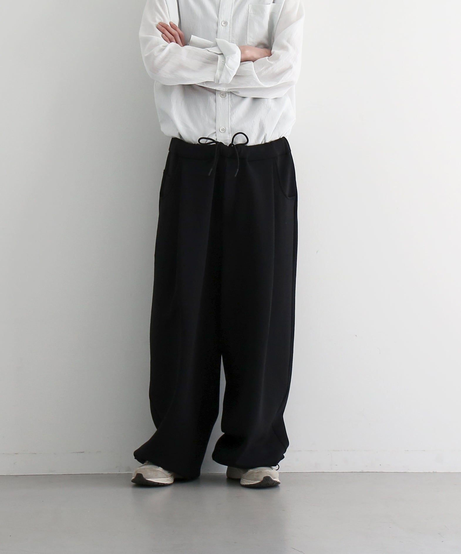 【EXCLUSIVE】NEONSIGN Wide tech slacks "SOLID NAVY"