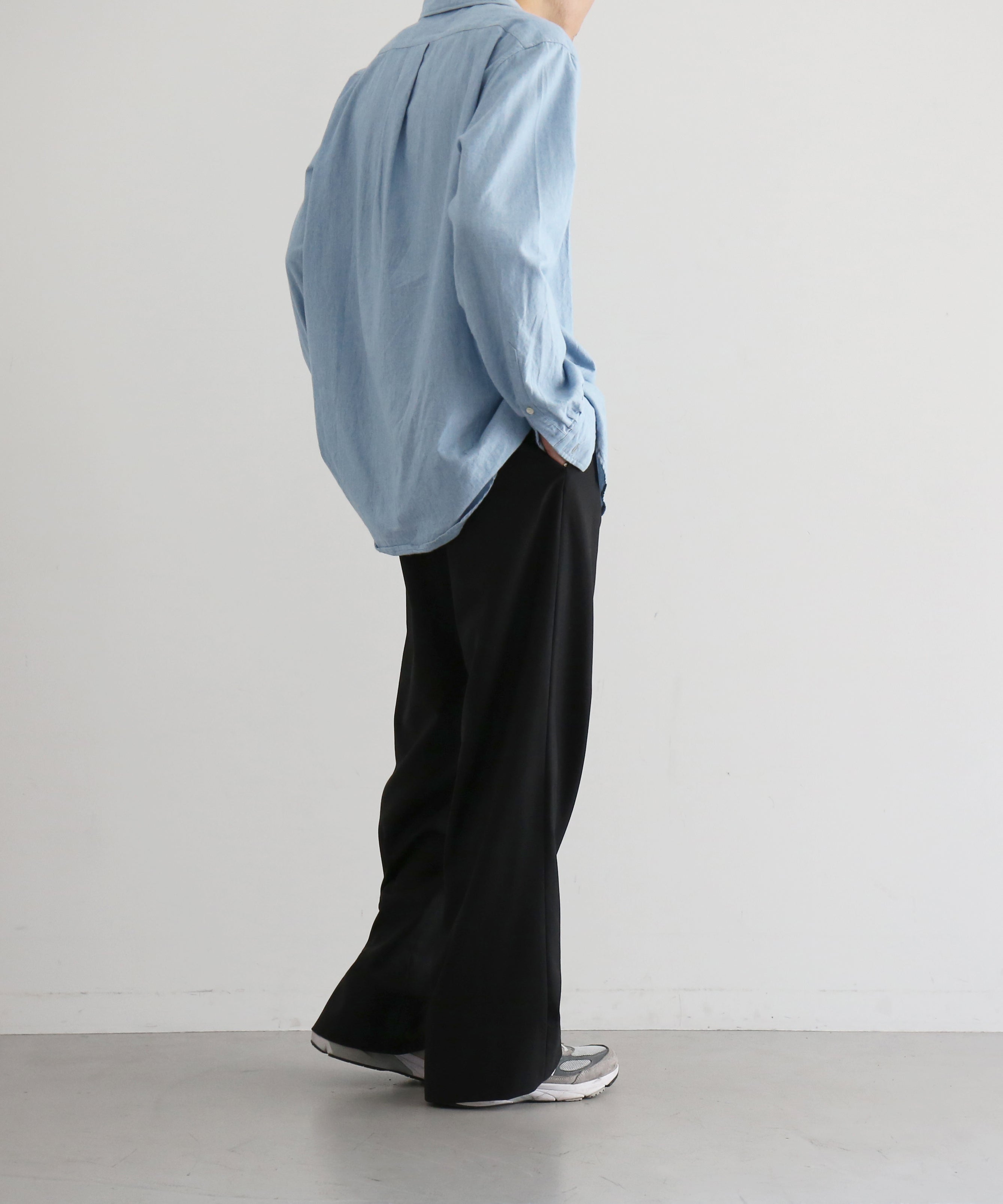 DEVINUSAGE Loose slacks "BLACK"