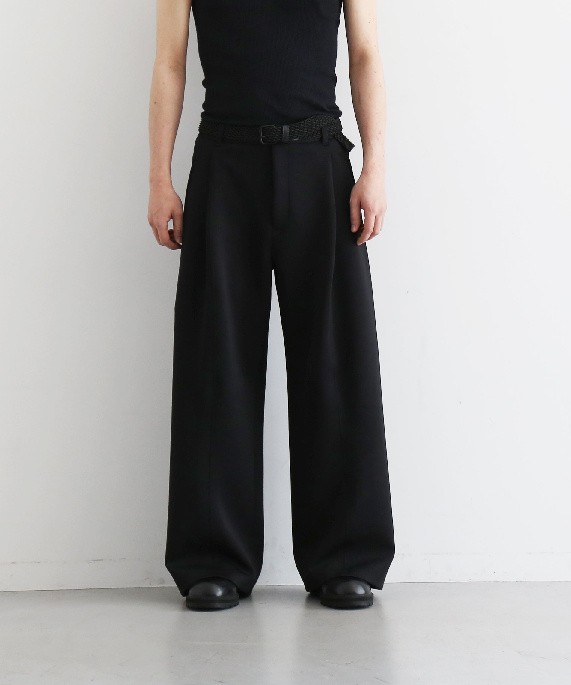 THIS No.2 "BLACK"