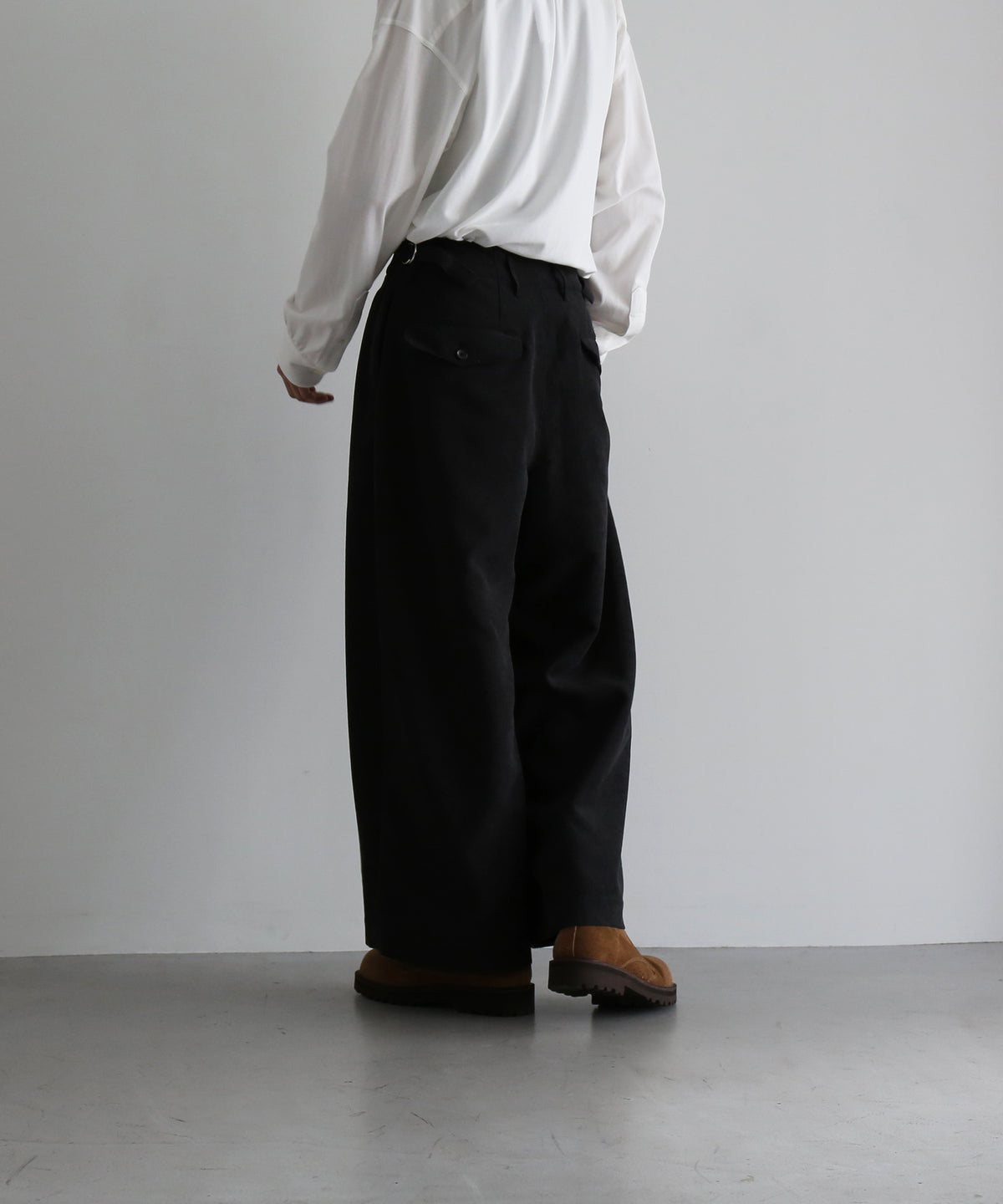 my beautiful landlet 2 tuck corduroy wide pants "BLACK"