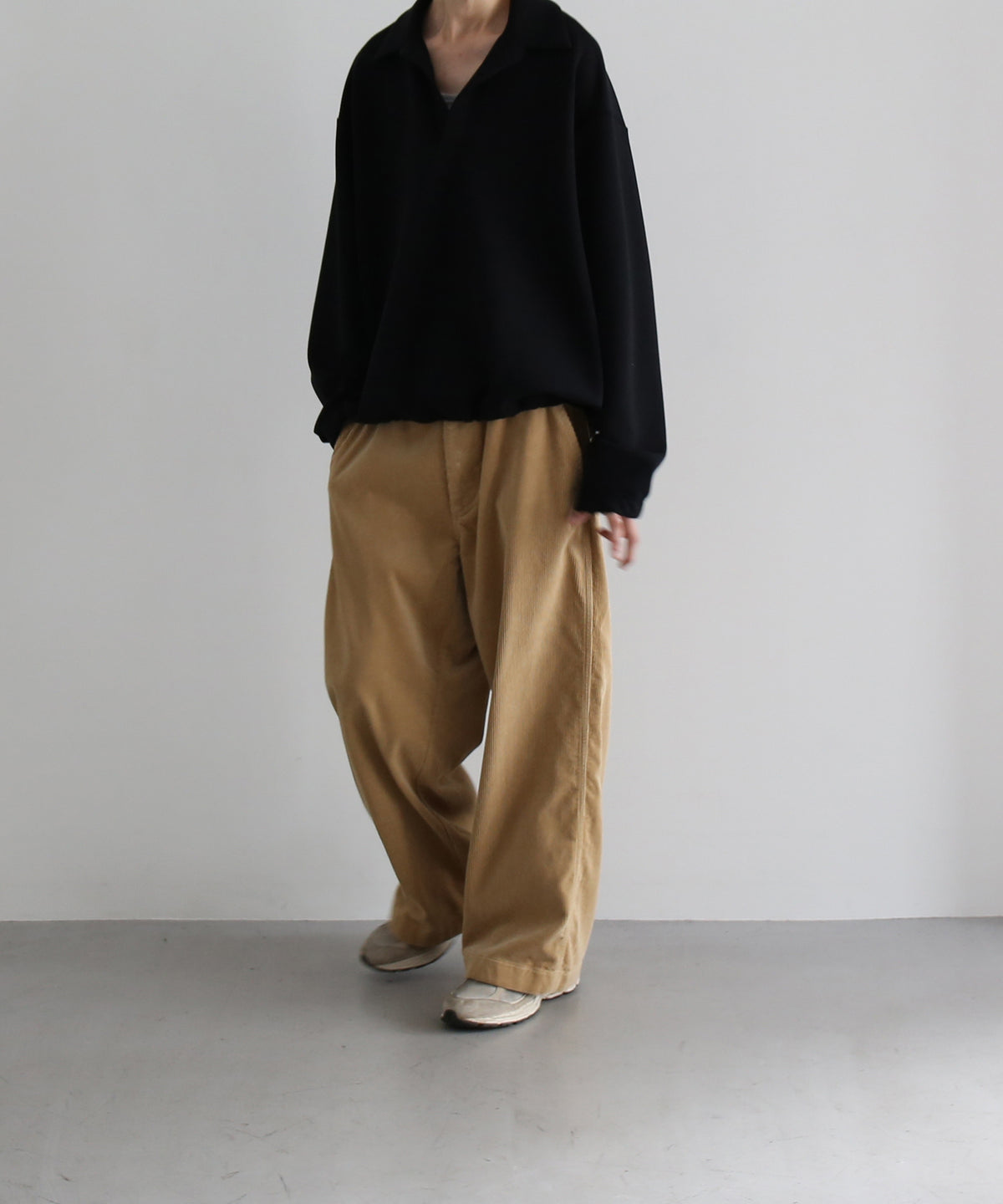 NEONSIGN Tech sweat -type : s "SOLID BLACK"