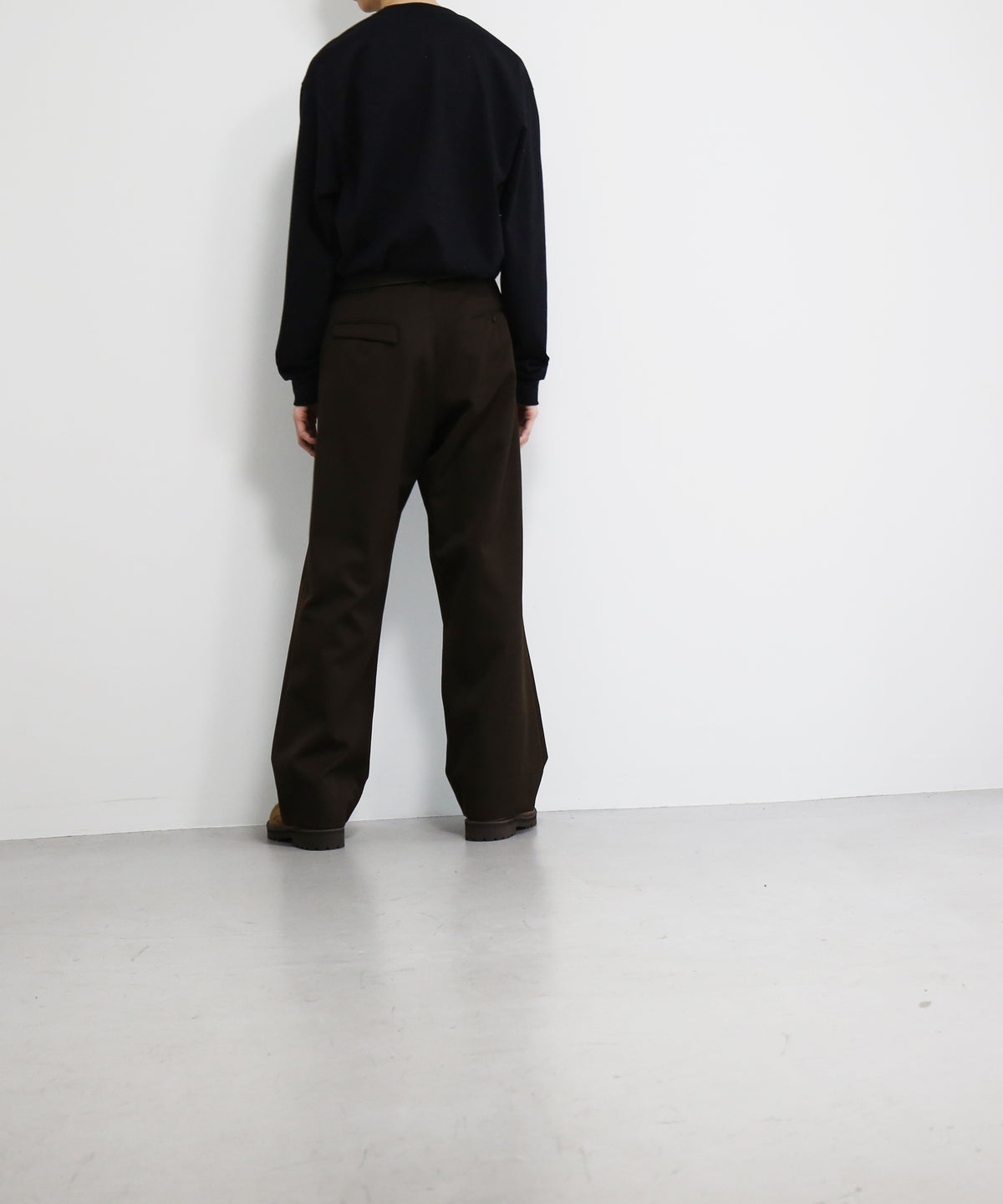 OLD FOLK HOUSE Virgin wool gabardine trousers "DARK BROWN"