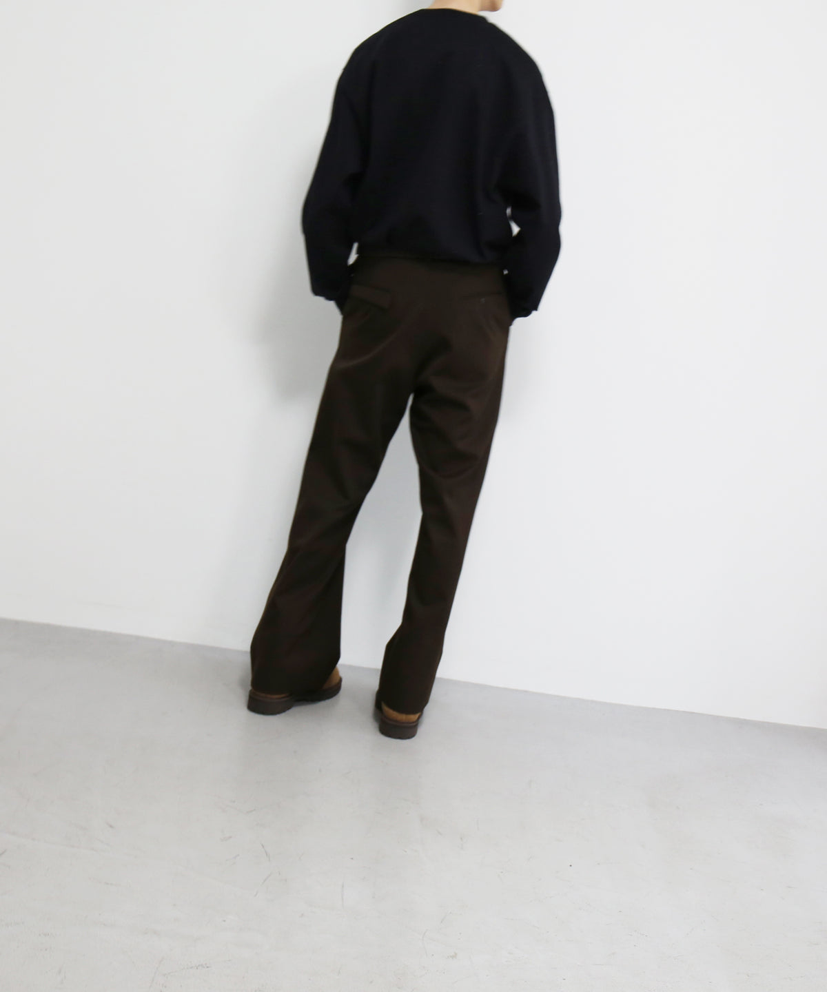 OLD FOLK HOUSE Virgin wool gabardine trousers "DARK BROWN"