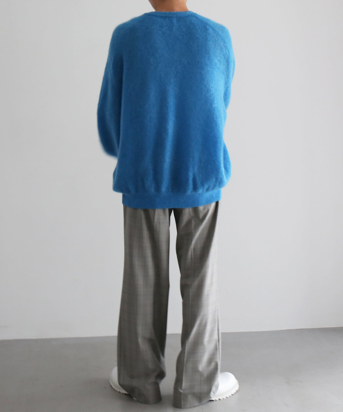 URU V neck knit "BLUE"