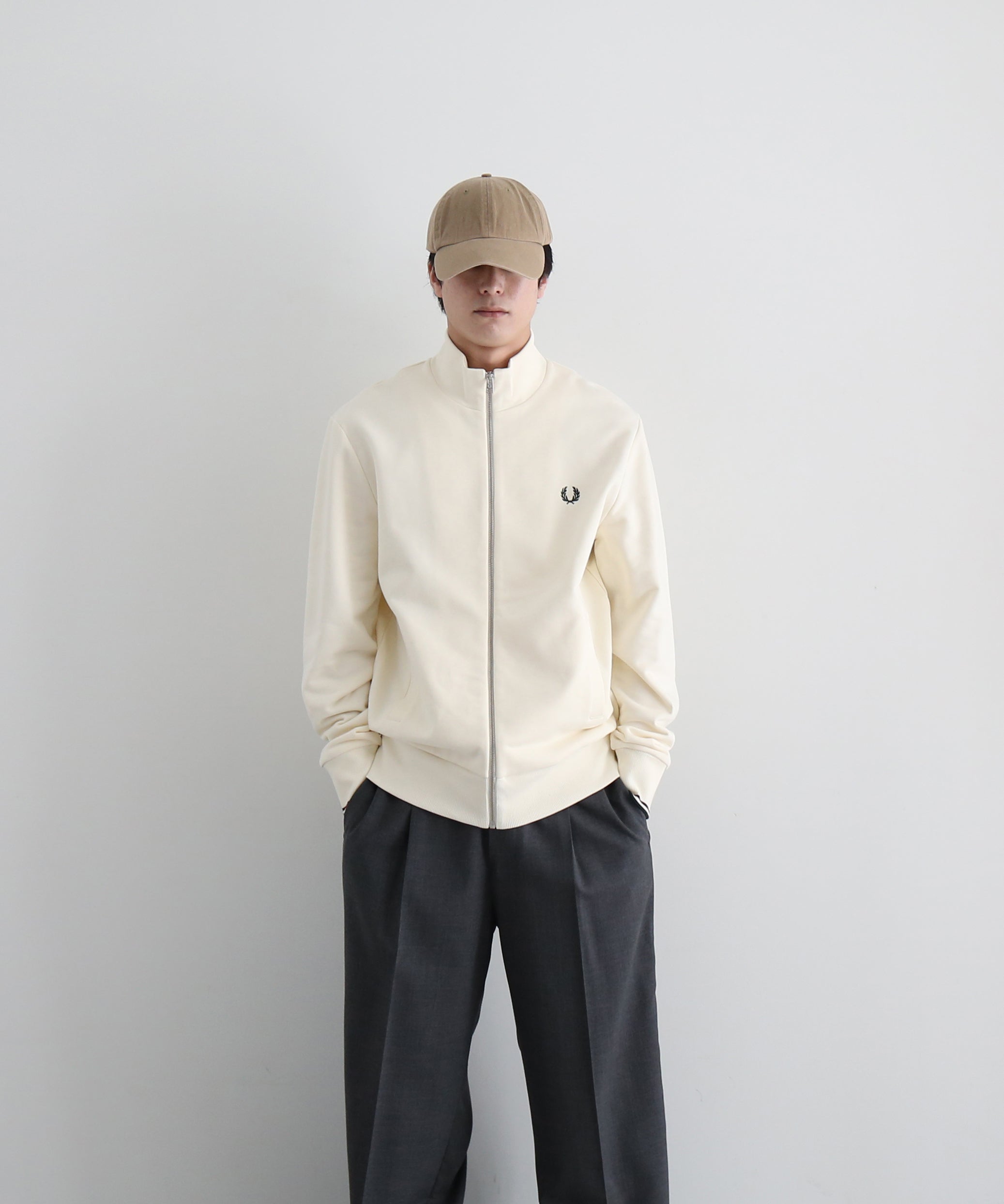 FRED PERRY クリーム ジップアップジャージ FRED PERRY【フレッドペリー】 Zip through sweatshirt “ECRU”｜O WEB