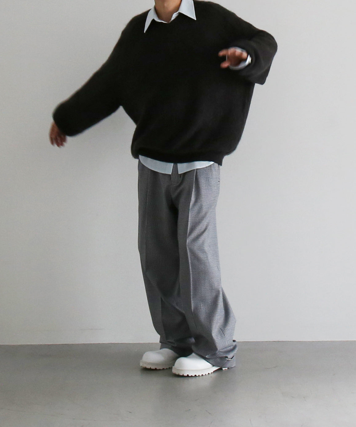 URU V neck knit "BLUE"