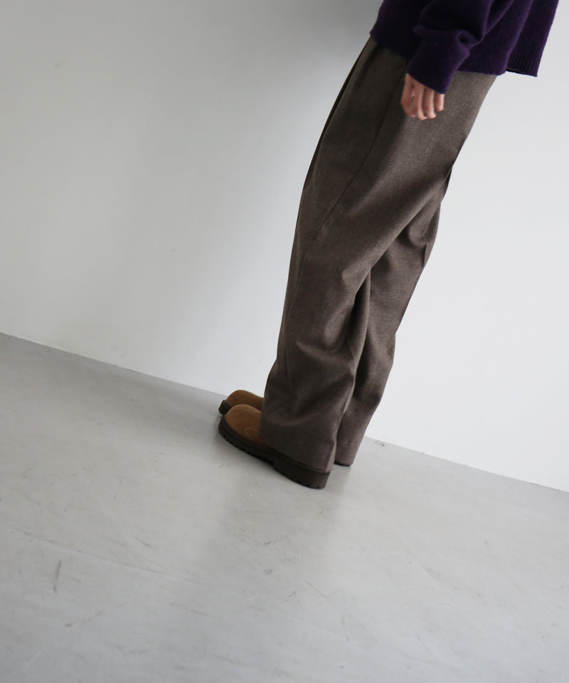 URU Wool saxony - 2 tuck pants "L.BROWN"
