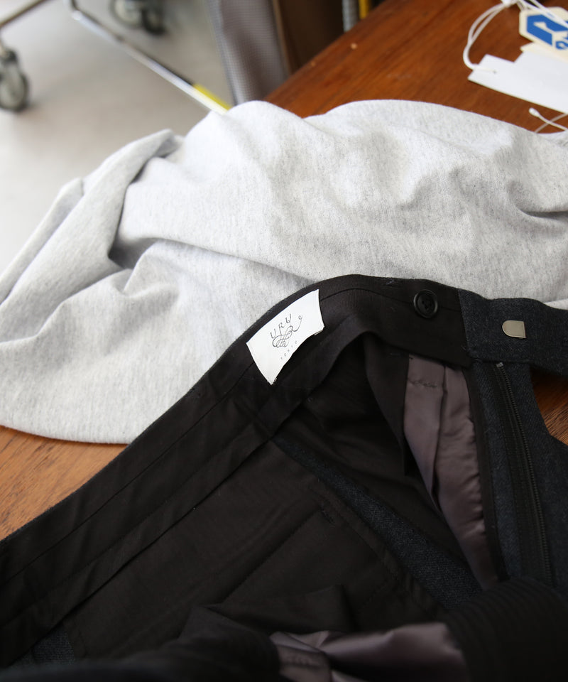 URU Wool saxony - 2 tuck pants "CHARCOAL"