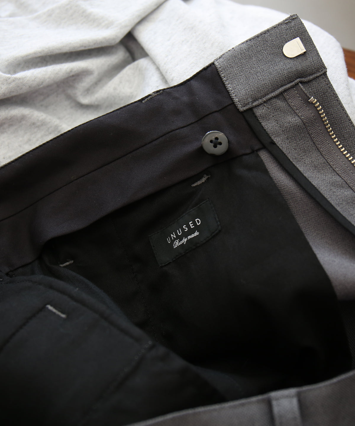 UNUSED Uw1203 straight slacks “GRAY"