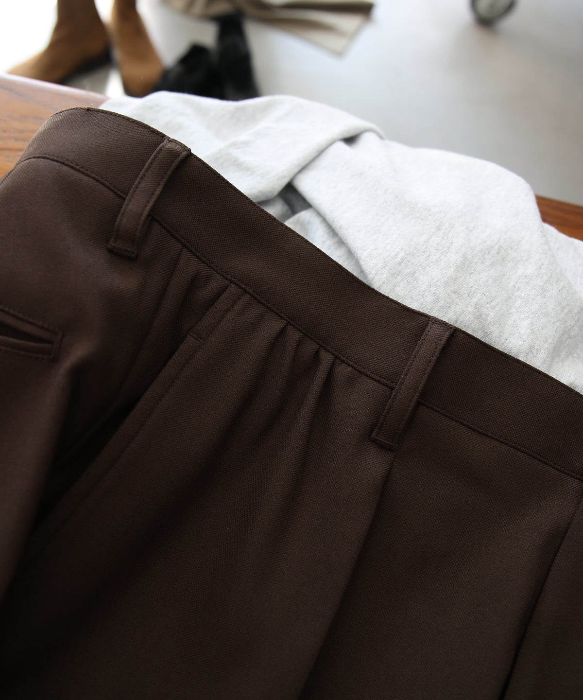 UNUSED Uw1203 straight slacks “BROWN"