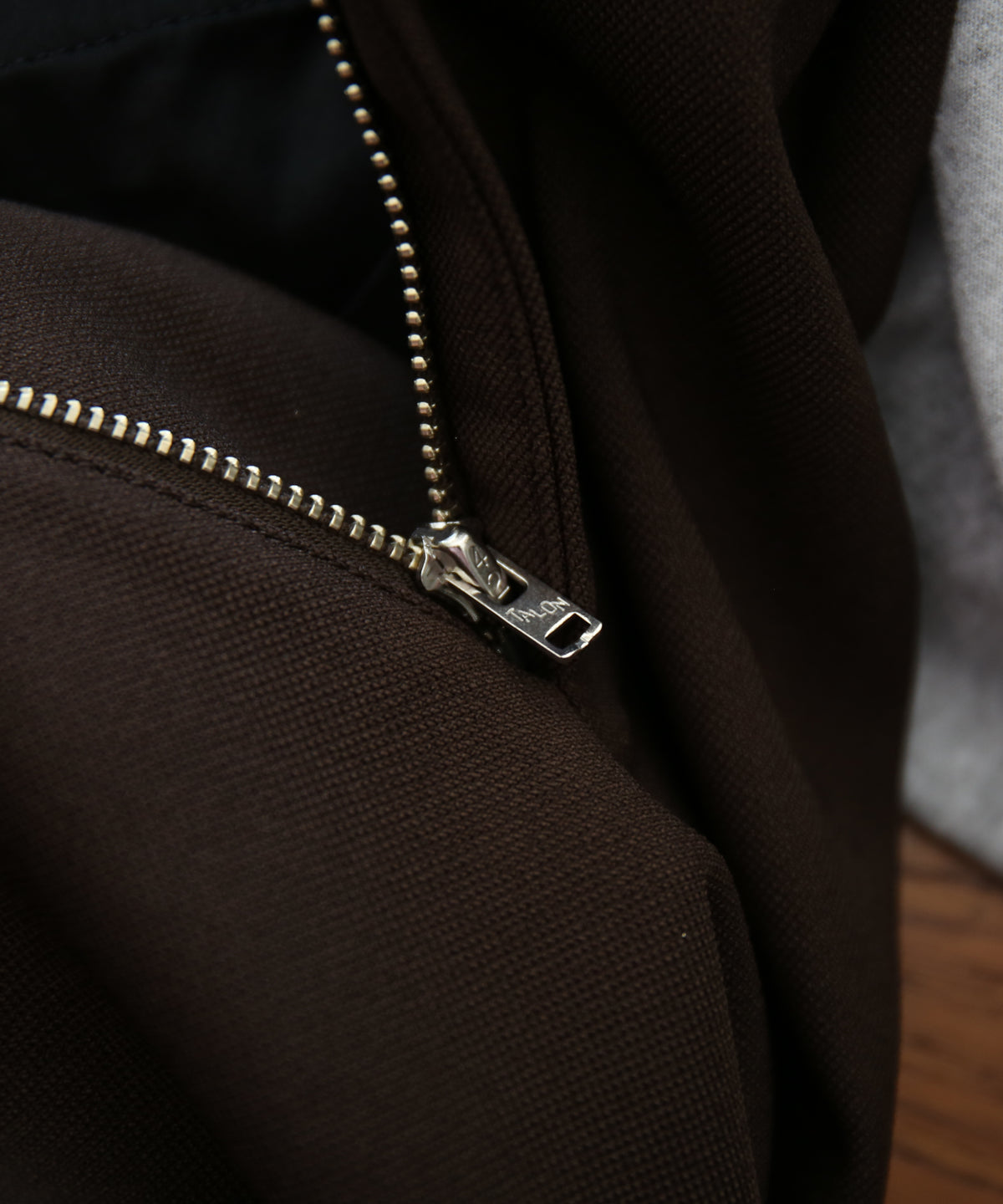 UNUSED Uw1203 straight slacks “BROWN"
